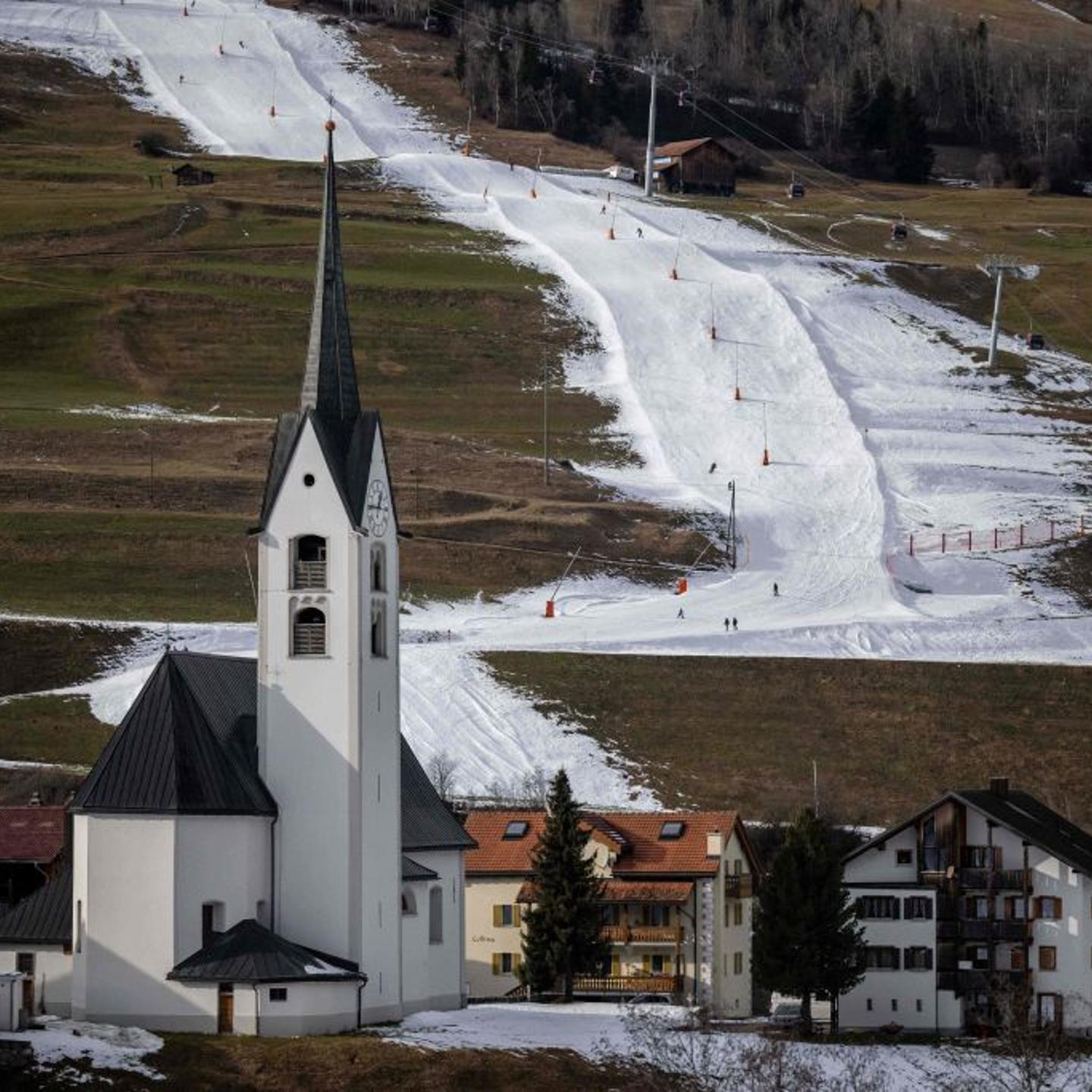 SWITZERLAND-LEISURE-TOURISM-EARNINGS-CLIMATE