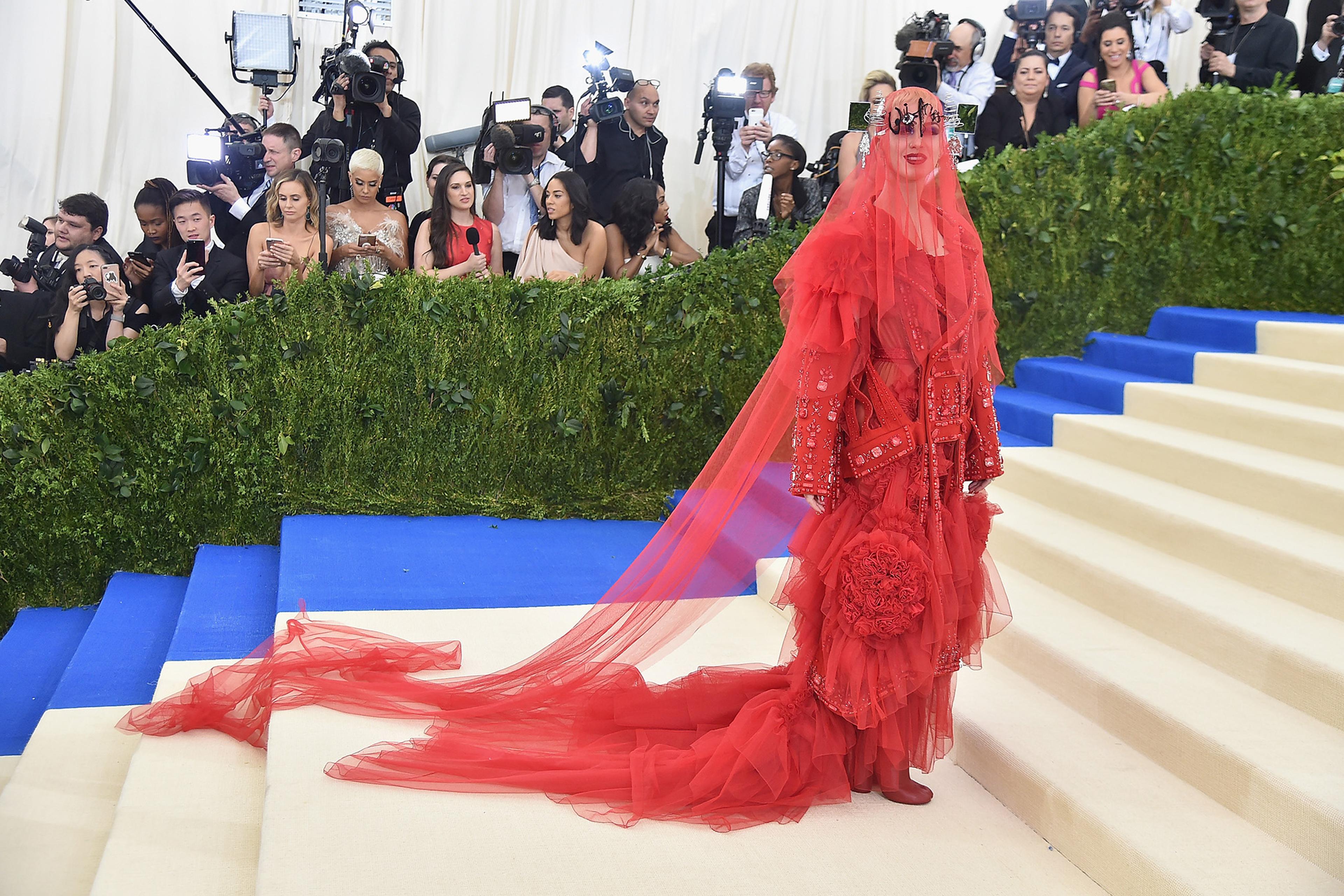 Met Gala Katy Perry Wears Red Dress 2017 Photos Met Gala Katy Perry Wears Red Dress 2017 Photos