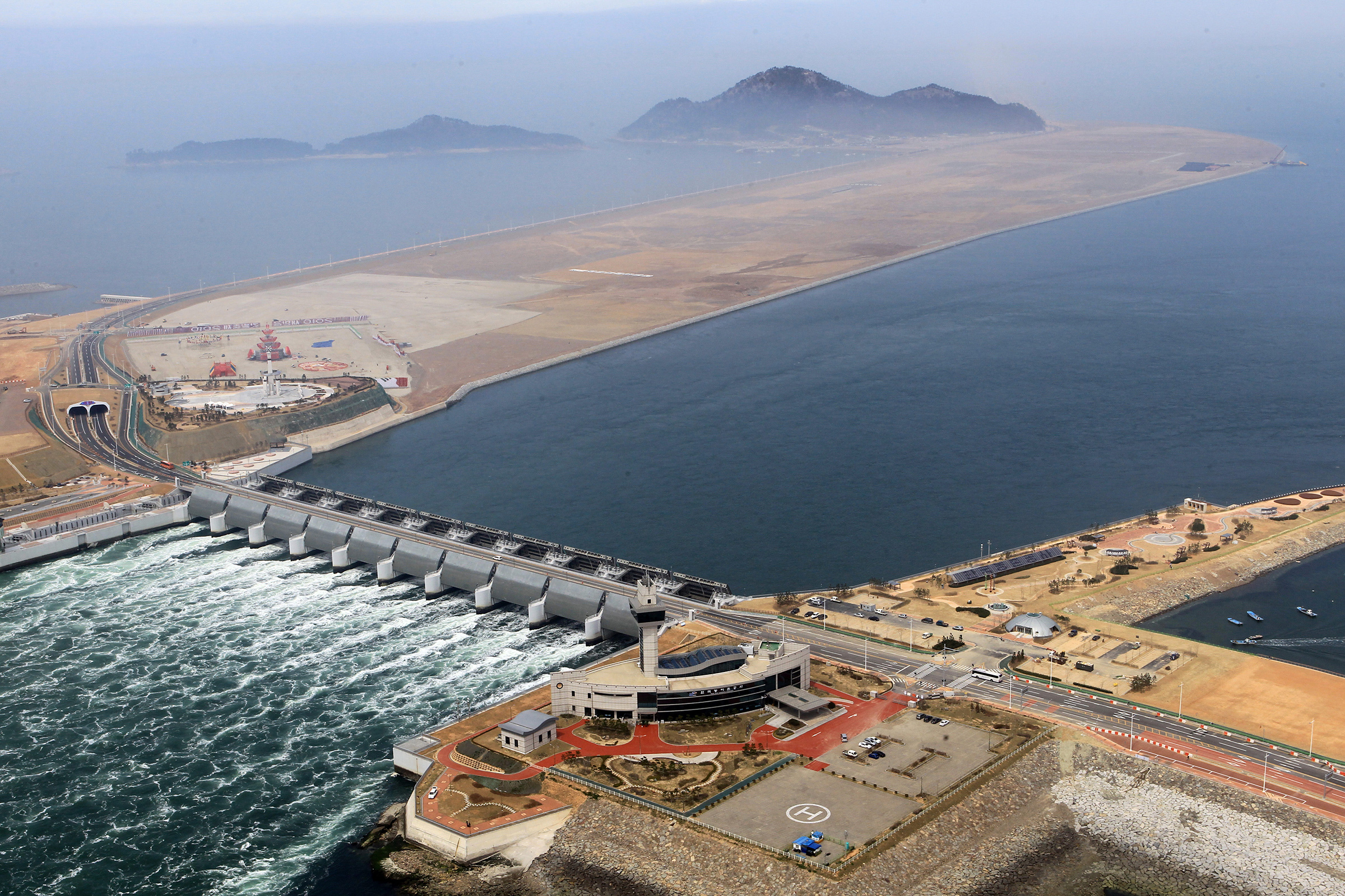This bird eye view taken in April 2010 shows a flood gate of the 33.9 kilometer Saemangeum seawall in Gunsan, South Korea, some 200 kilometers south of Seoul