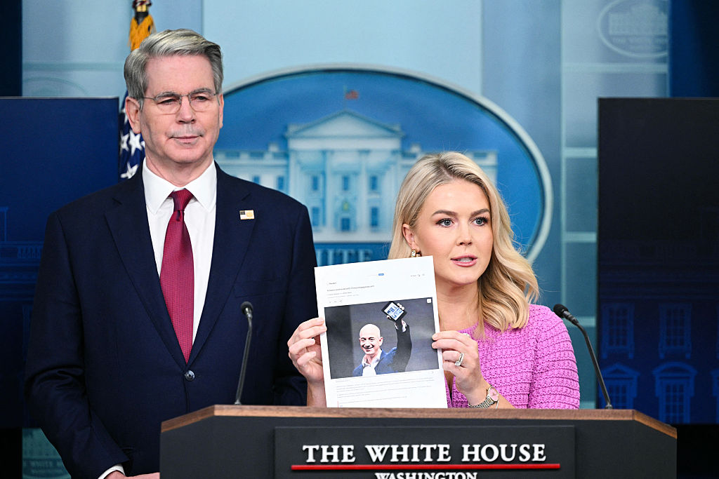 In Fight With Bezos, White House Calls Amazon Showing Tariff Costs a Hostile Act