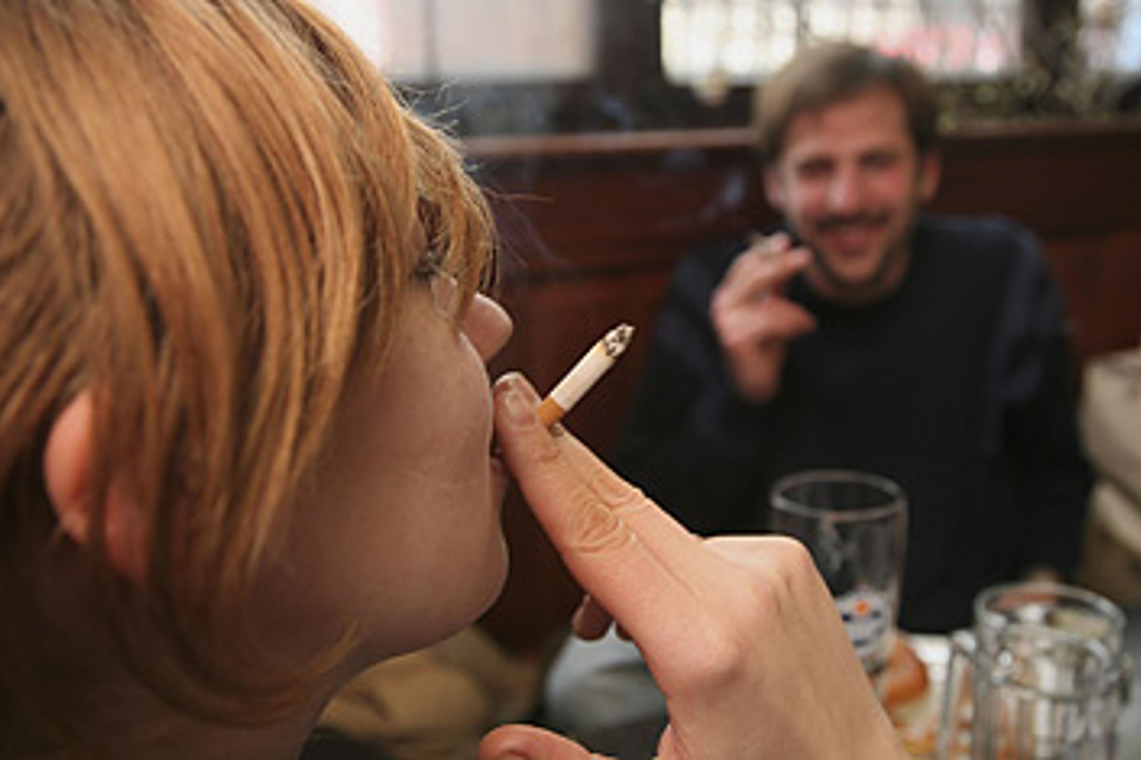 can dogs smell cigarettes Sniffing the air like that is a bad sign can dogs smell cigarettes Sniffing the air like that is a bad sign