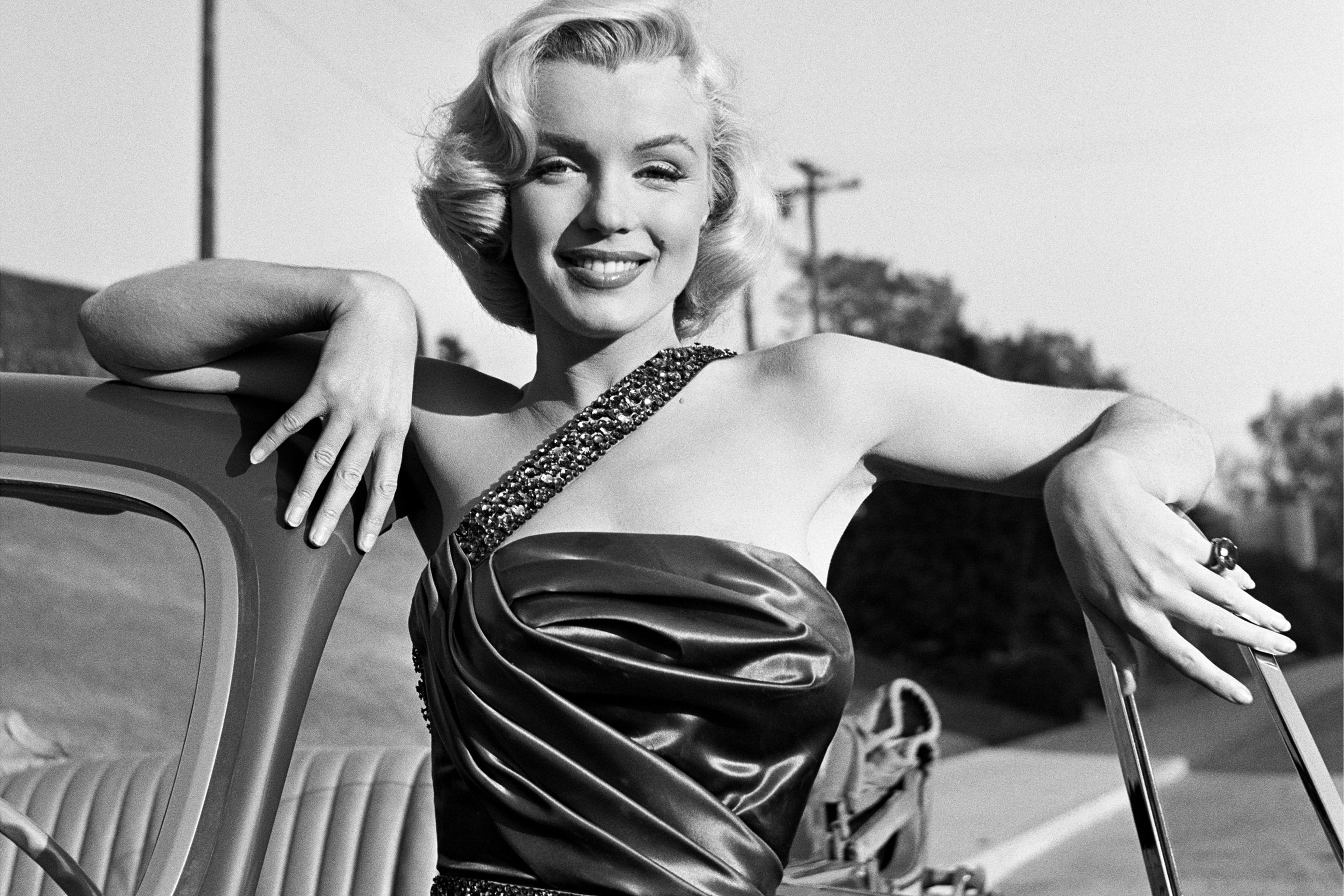 Marilyn Monroe Dress Auctioned At Record-Breaking Price Marilyn Monroe Dress Auctioned At Record-Breaking Price