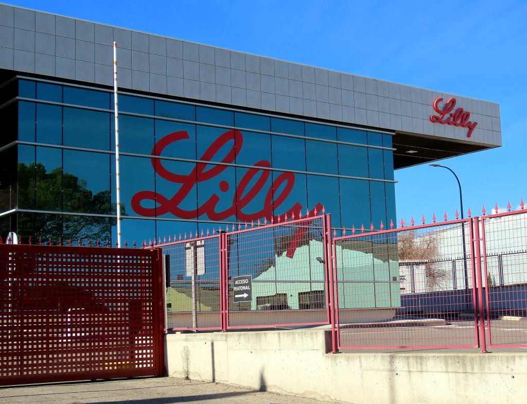 eli-lilly-fails-early-fda-approval-alzheimers-donanemab
