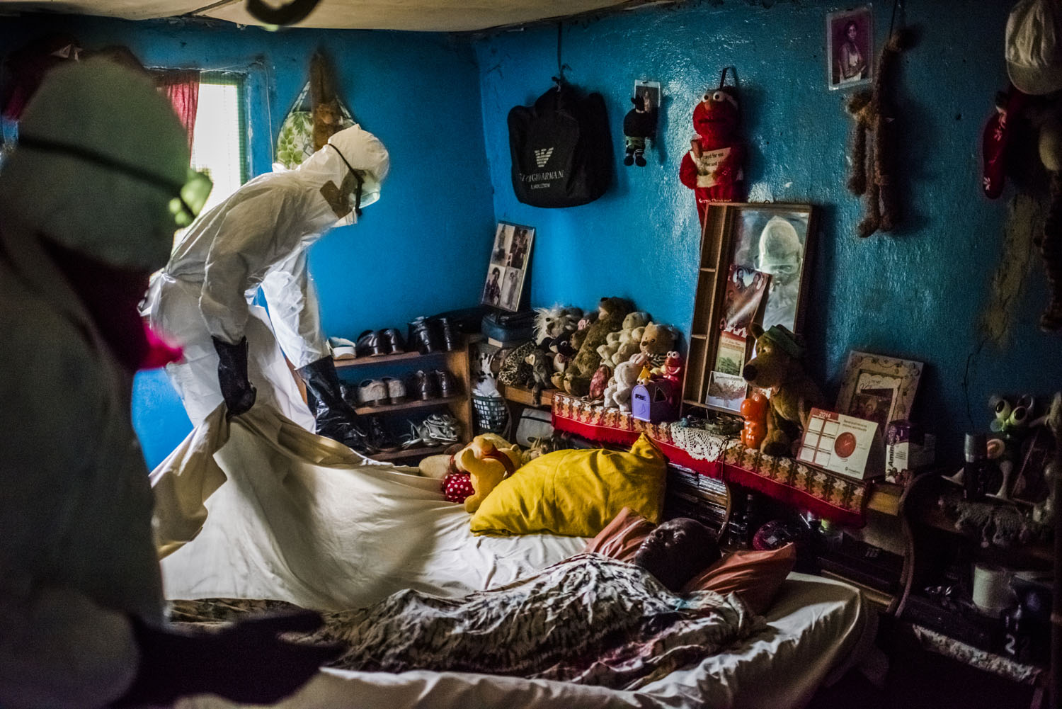 See how a photographer is covering Ebola's deadly spread