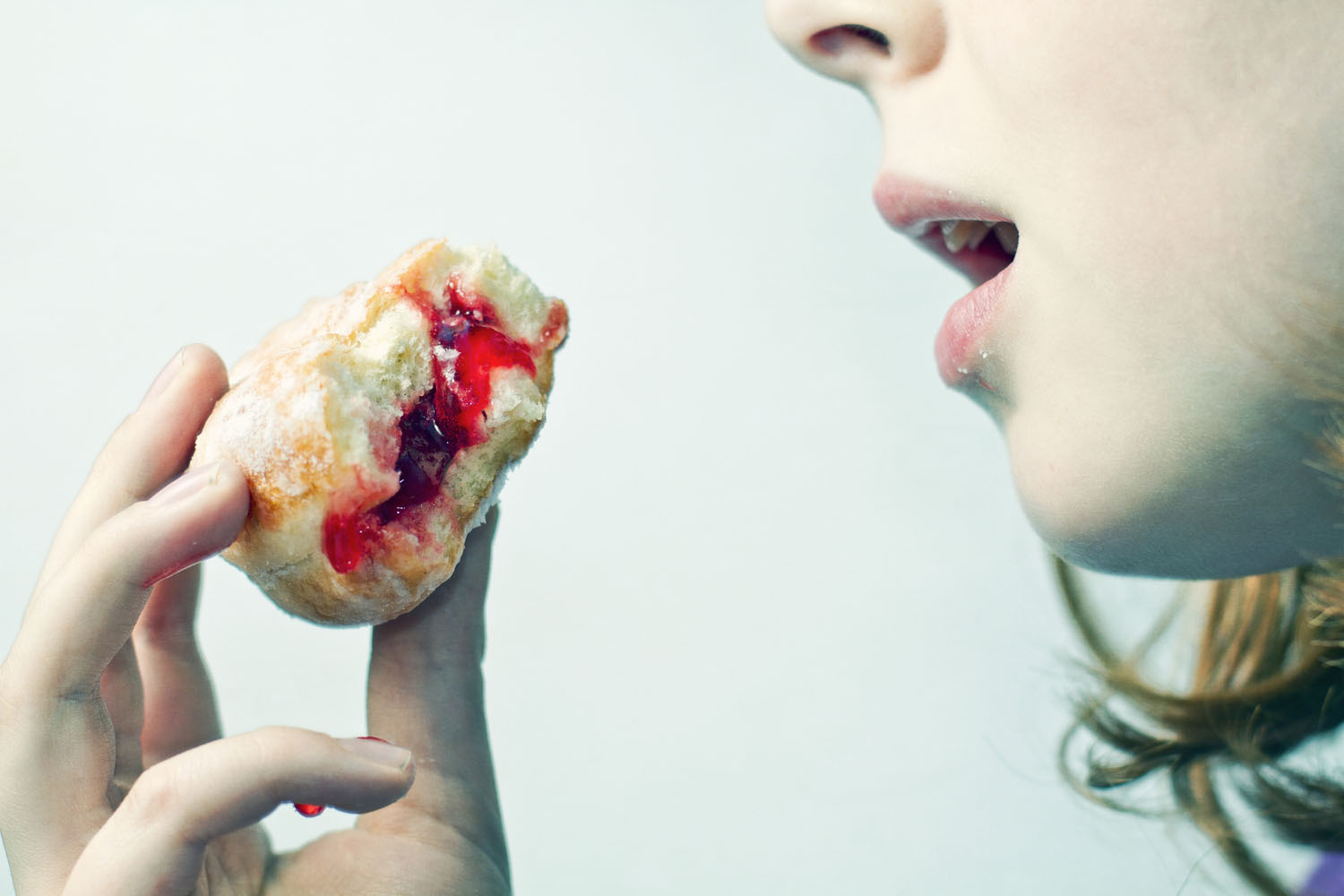 A new study finds that women with an insecure attachment to their mothers are likelier to have kids with unhealthy eating habits.