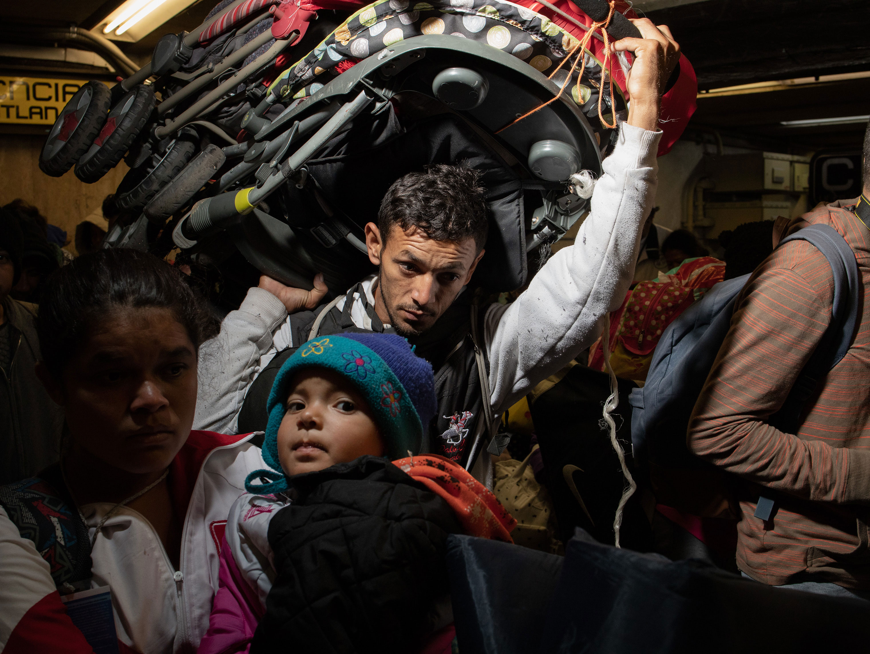 A group of migrants, among the thousands who rested in Mexico City, began to leave for their journey north on Nov. 10, 2018.