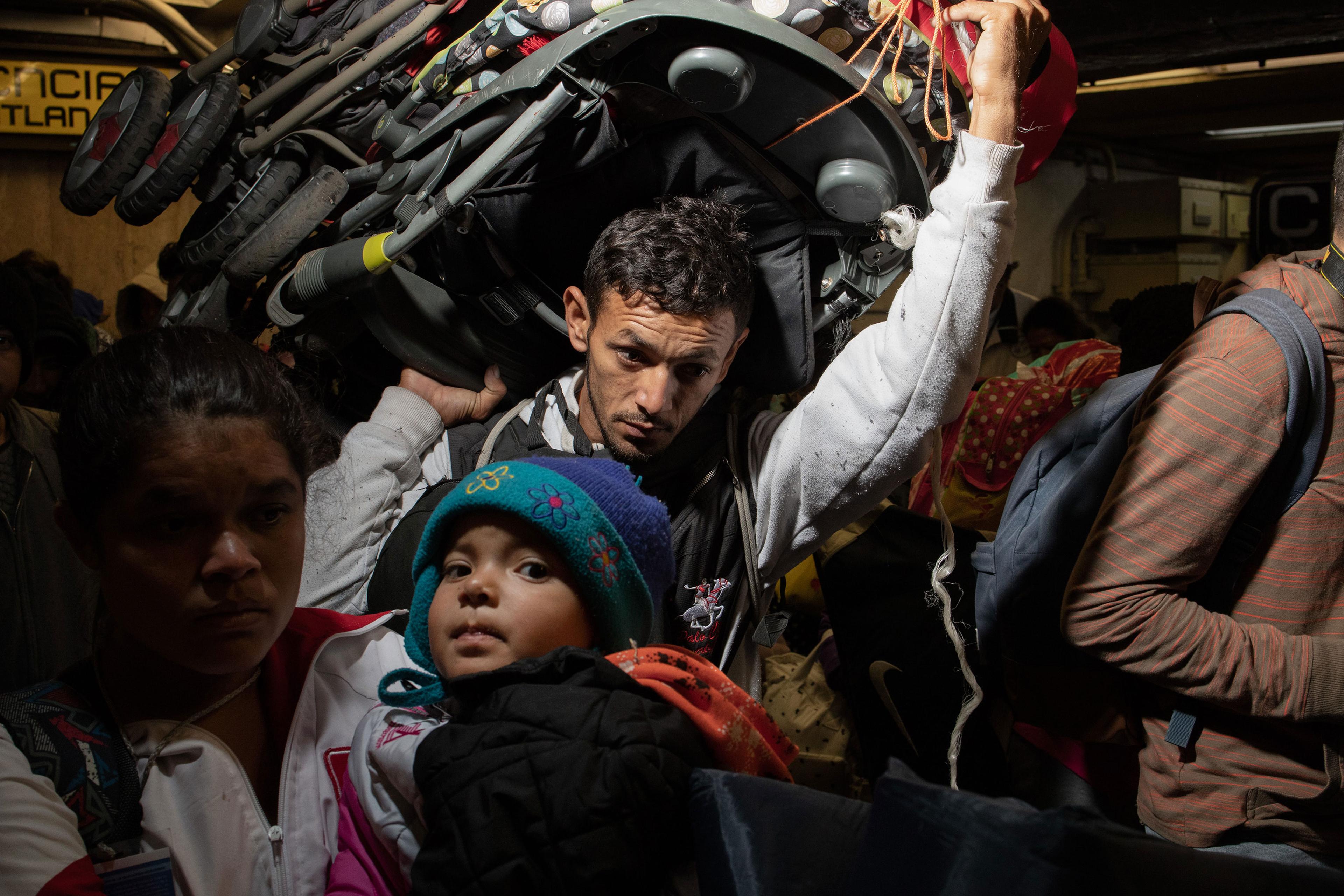 A group of migrants, among the thousands who rested in Mexico City, began to leave for their journey north on Nov. 10, 2018.