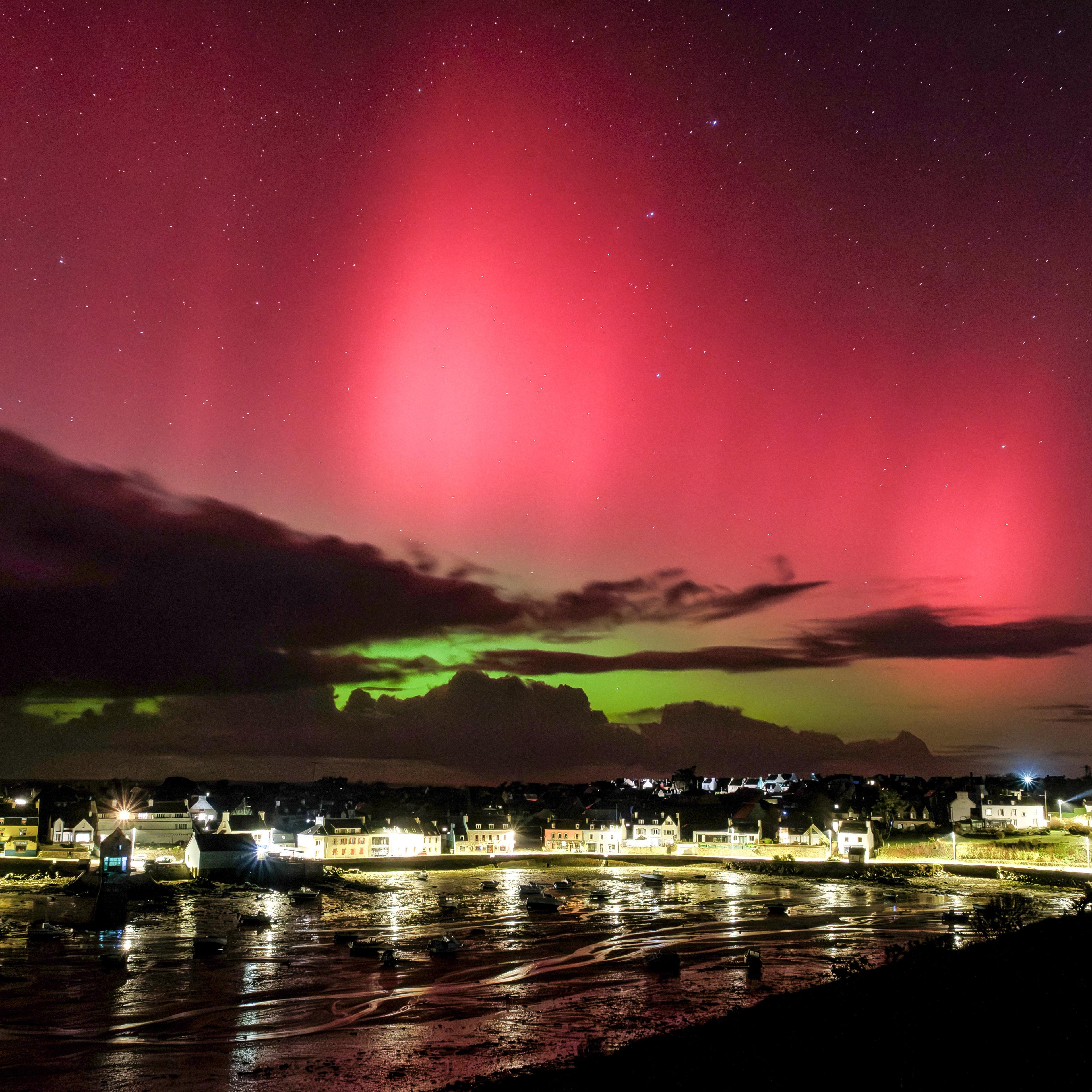 TOPSHOT-FRANCE-WEATHER-ASTRONOMY-AURORA BOREALIS