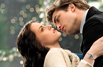 Twilight Review: Swooningly True to the Book