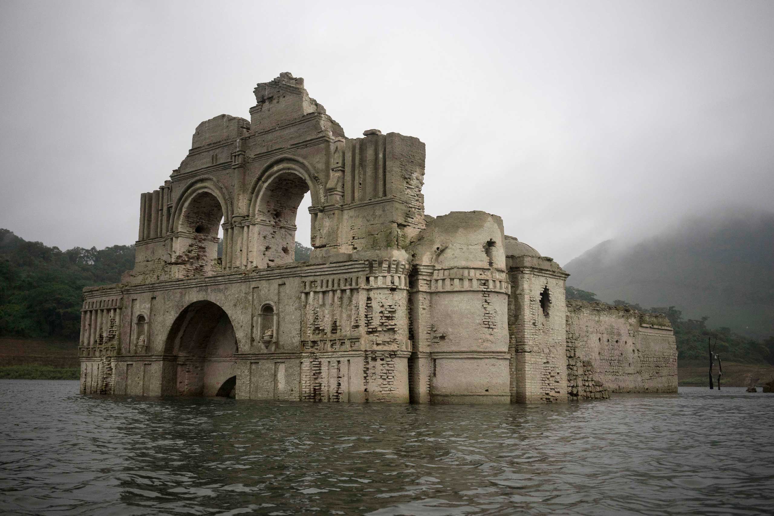 Santiago Temple Resurfaces at Mexico Reservoir Amid Drought