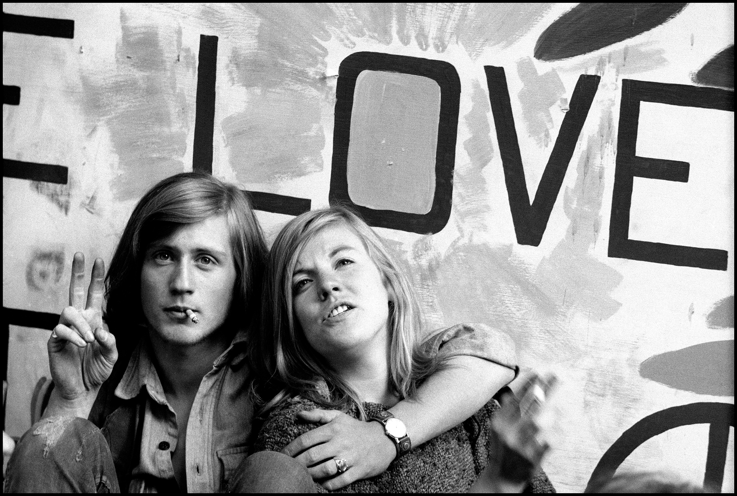 protest-chicago-illinois-1968-young-protestors-turbulent-1968-democratic-national-convention-burt-glinn-magnum