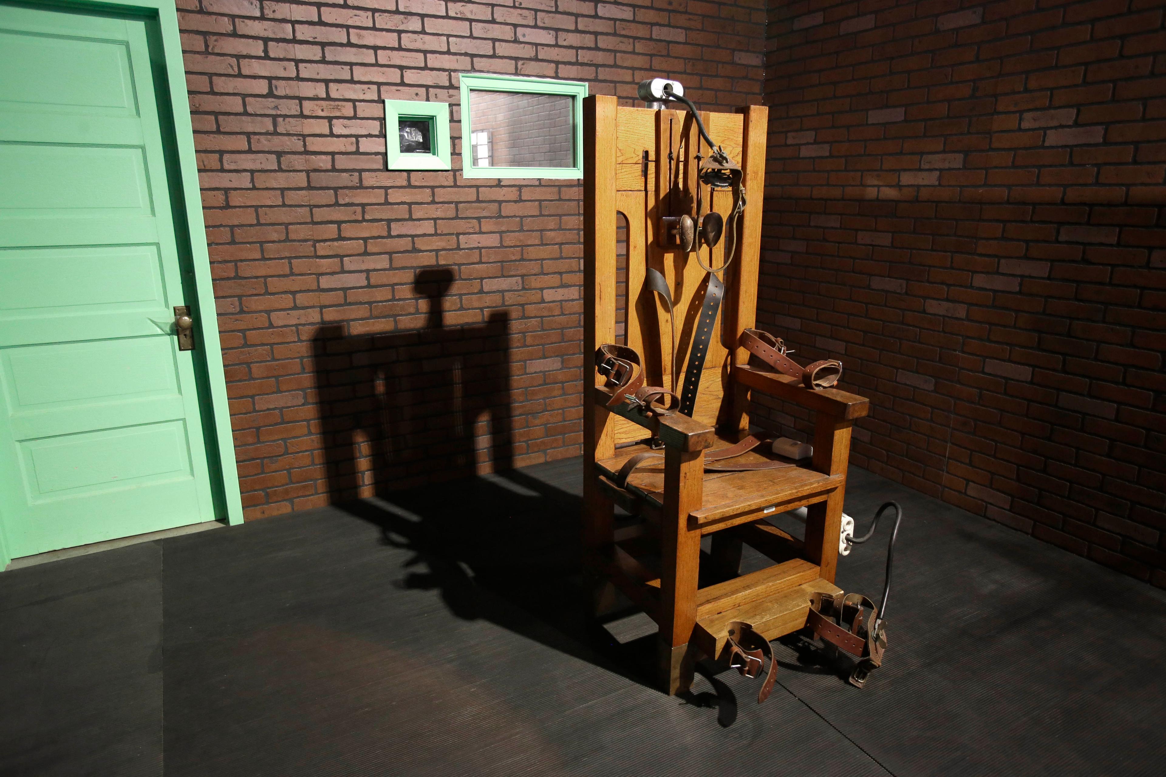 Tennessee Brings Back Electric Chair, Thailand Military Tightens Grip