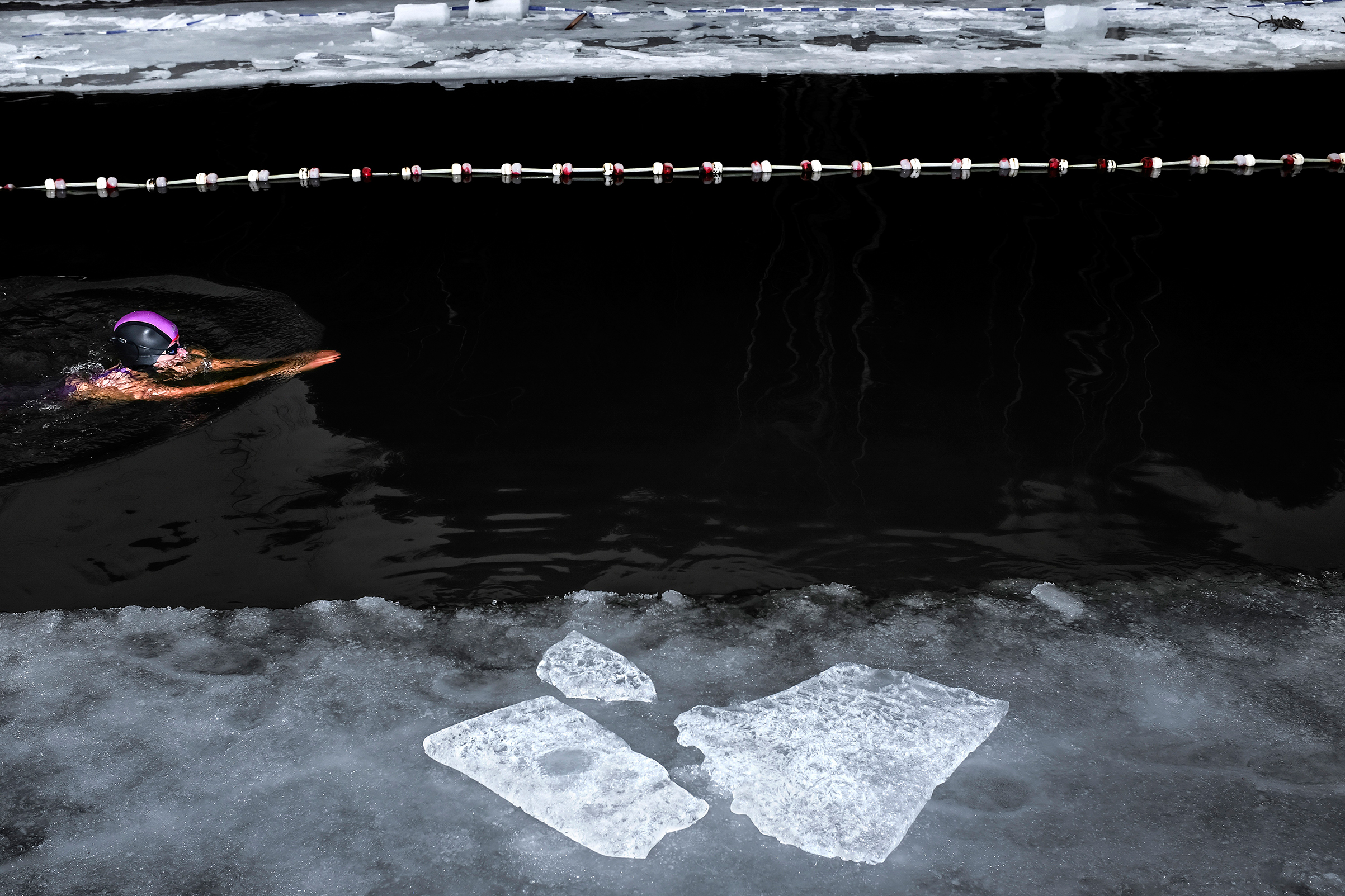 winter-swimmers-radek-kalhous-2