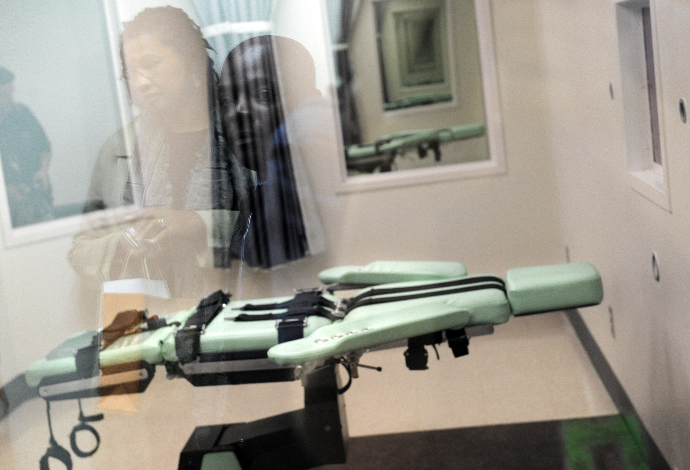 SAN QUENTIN, CALIFORNIA SEPTEMBER 21, 2010Press Information Officer Lt. Sam Robinson is reflected