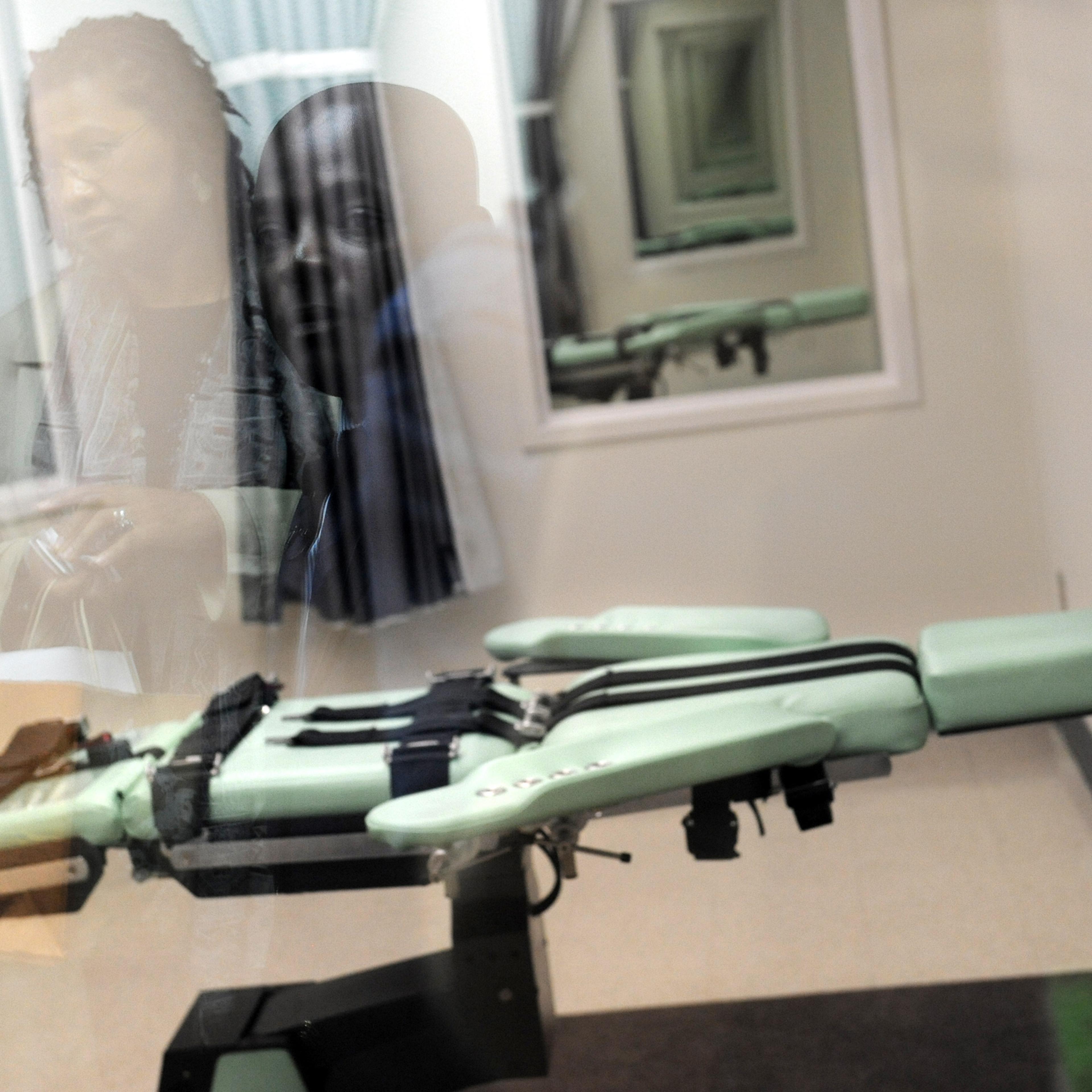 SAN QUENTIN, CALIFORNIA SEPTEMBER 21, 2010Press Information Officer Lt. Sam Robinson is reflected