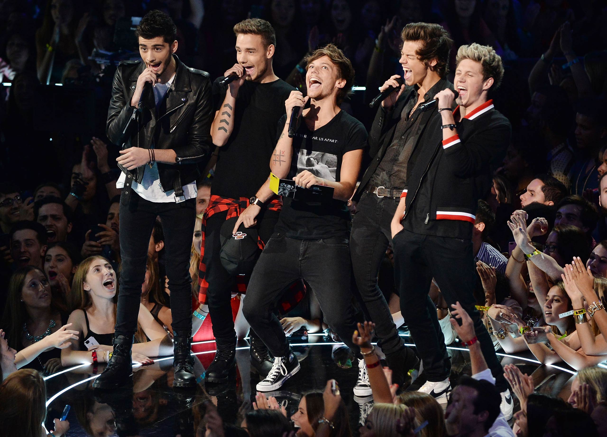 One Direction Sets 6 New Guinness World Records