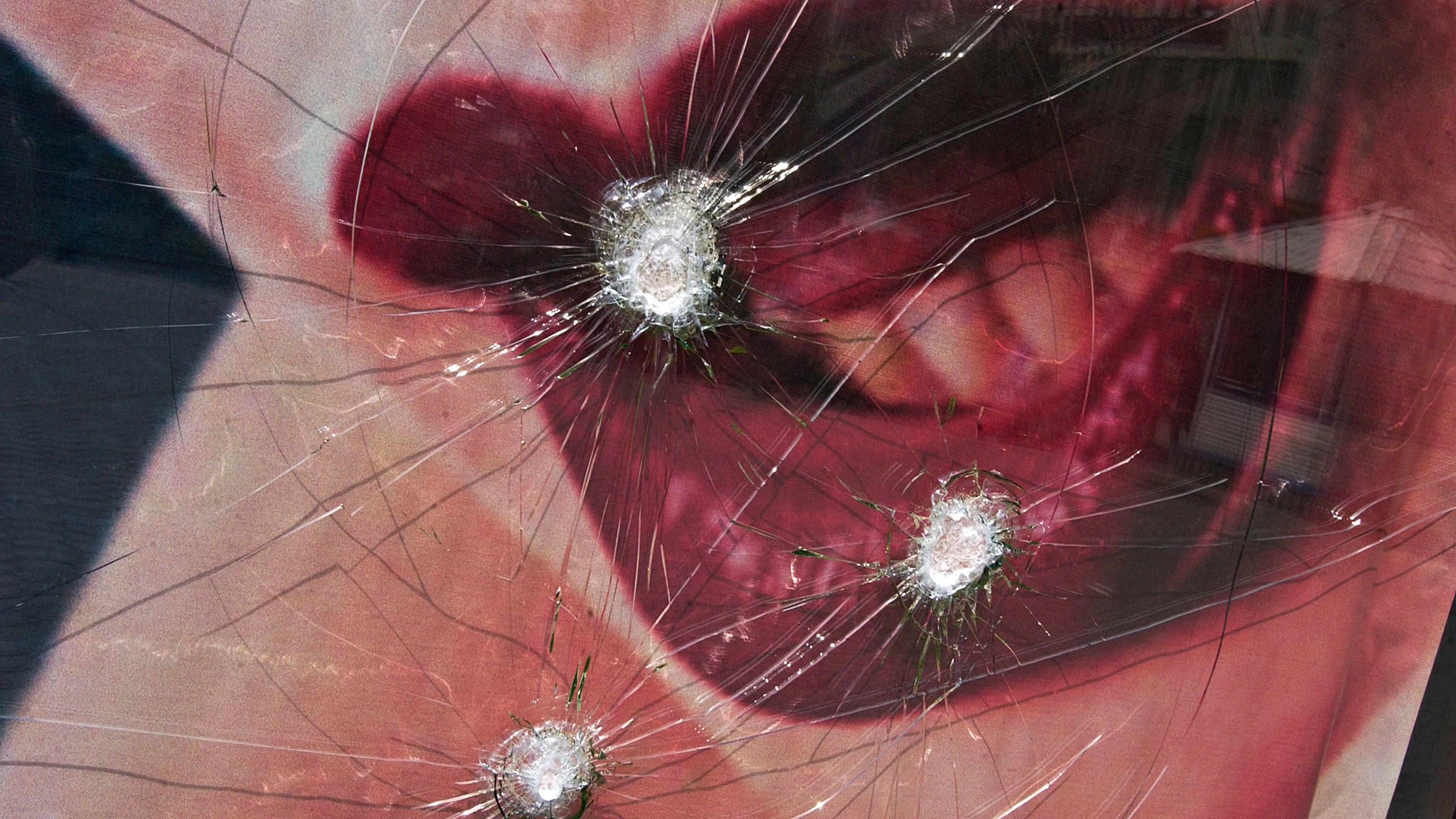 protest-KYRGYZSTAN-Bishkek-revolution-thugs-looted-main-shops-thomas-dworzak-magnum