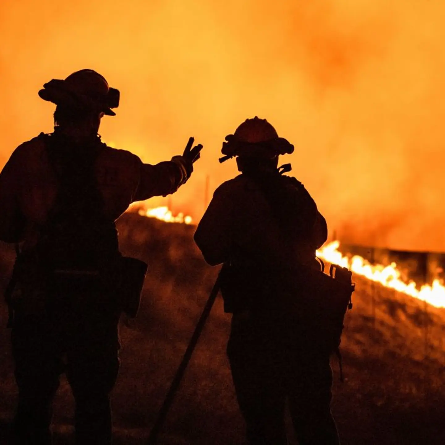 TOPSHOT-US-FIRE