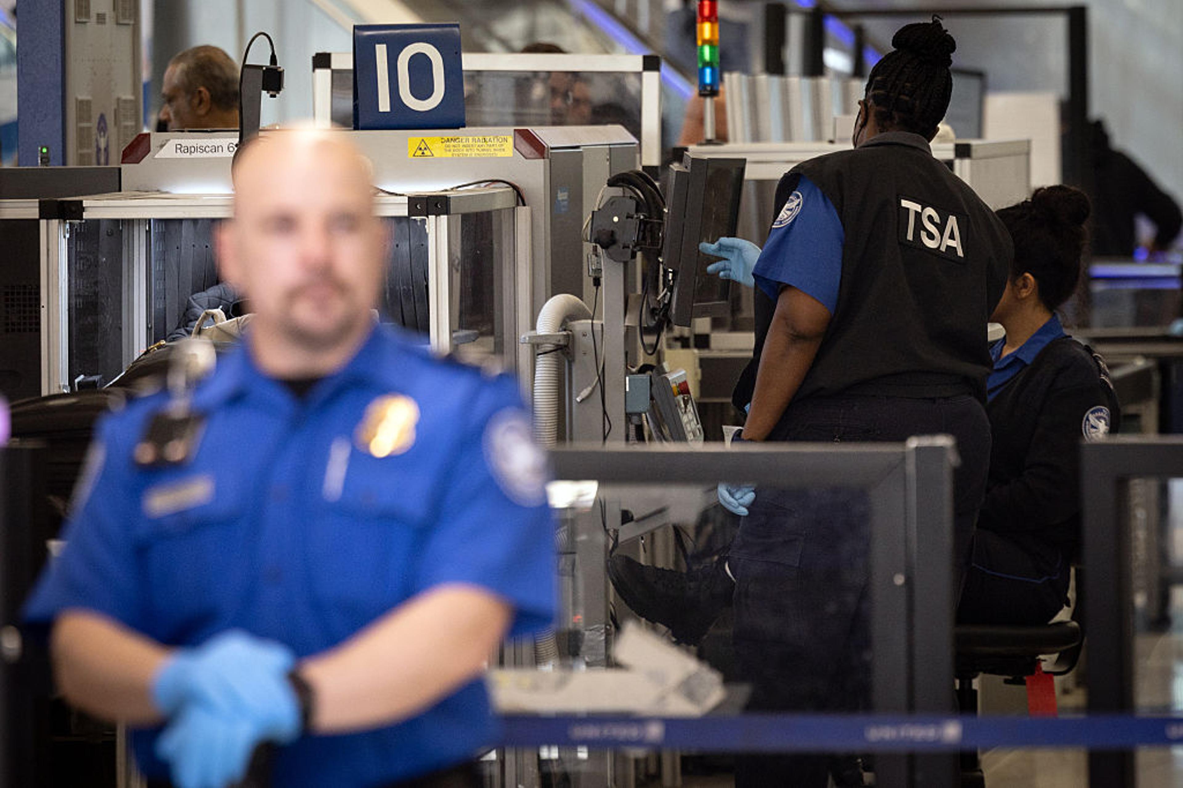 Go Tsa As Shutdown Drags On, DHS Warns Over 1,000 TSA Officers Have Left Jobs ...