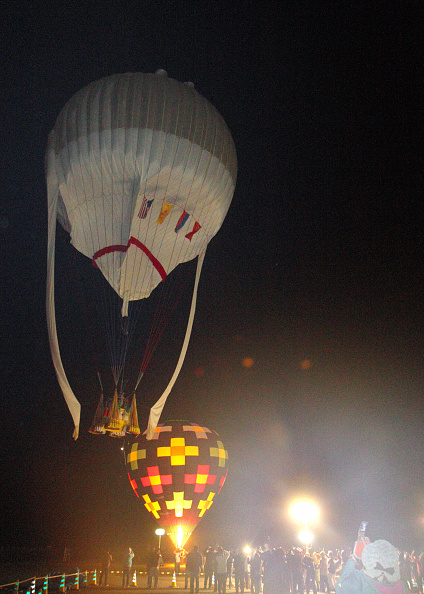 Balloonists Cross Pacific Ocean, Set New Distance Record