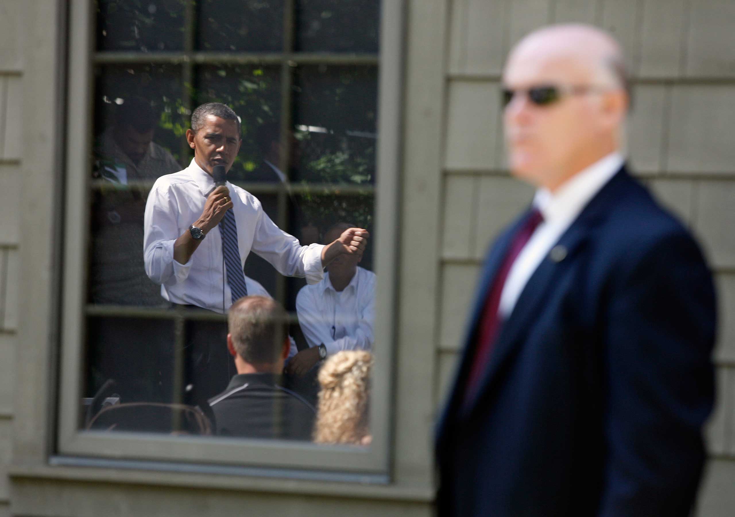 Obama Holds Discussion On Economy At Private Home In Ohio
