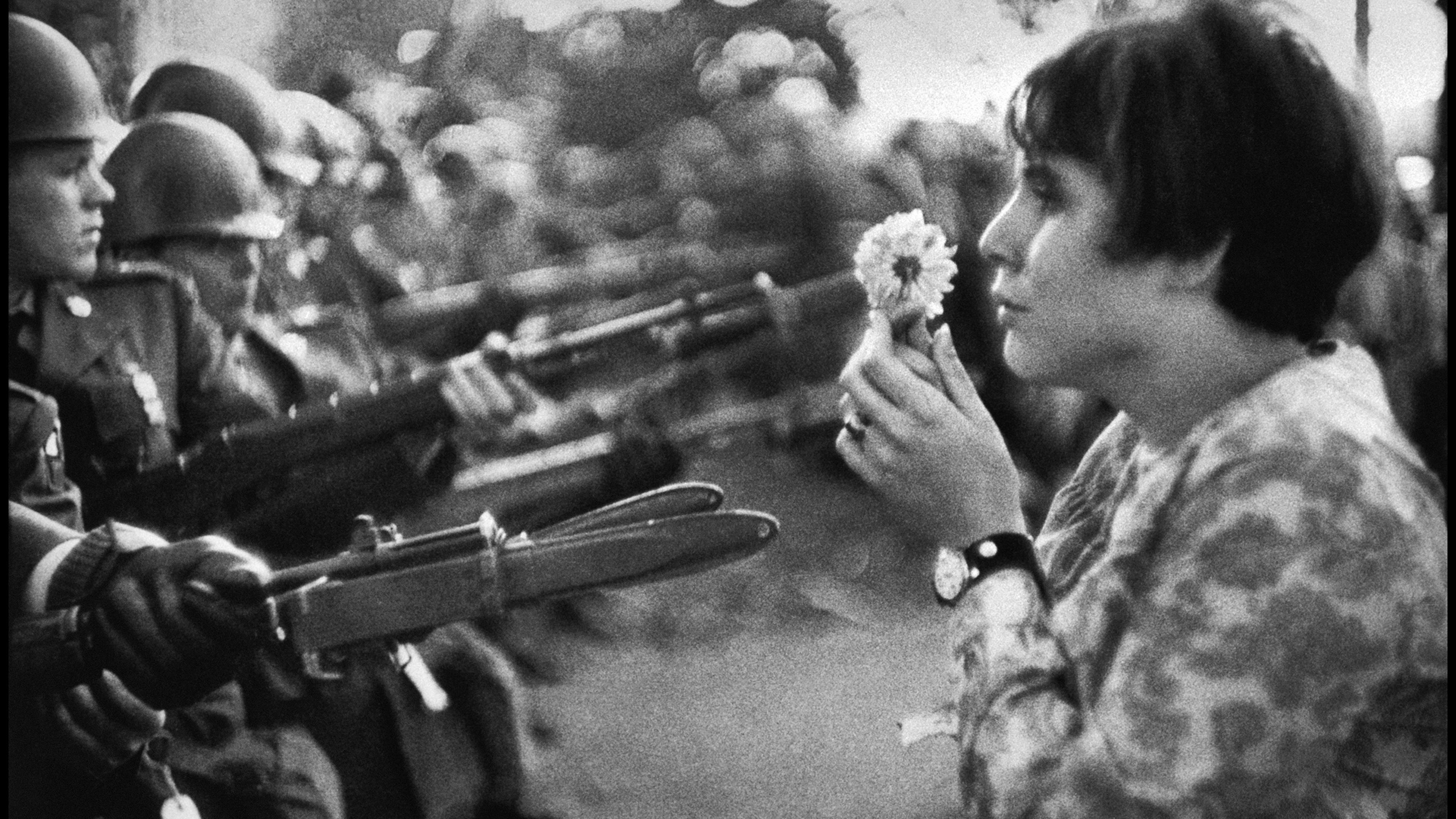 protest-Washington-DC-1967-Jan-Rose-KASMIR-National-Guard-Pentagon-1967-anti-Vietnam-march-marc-riboud-magnum