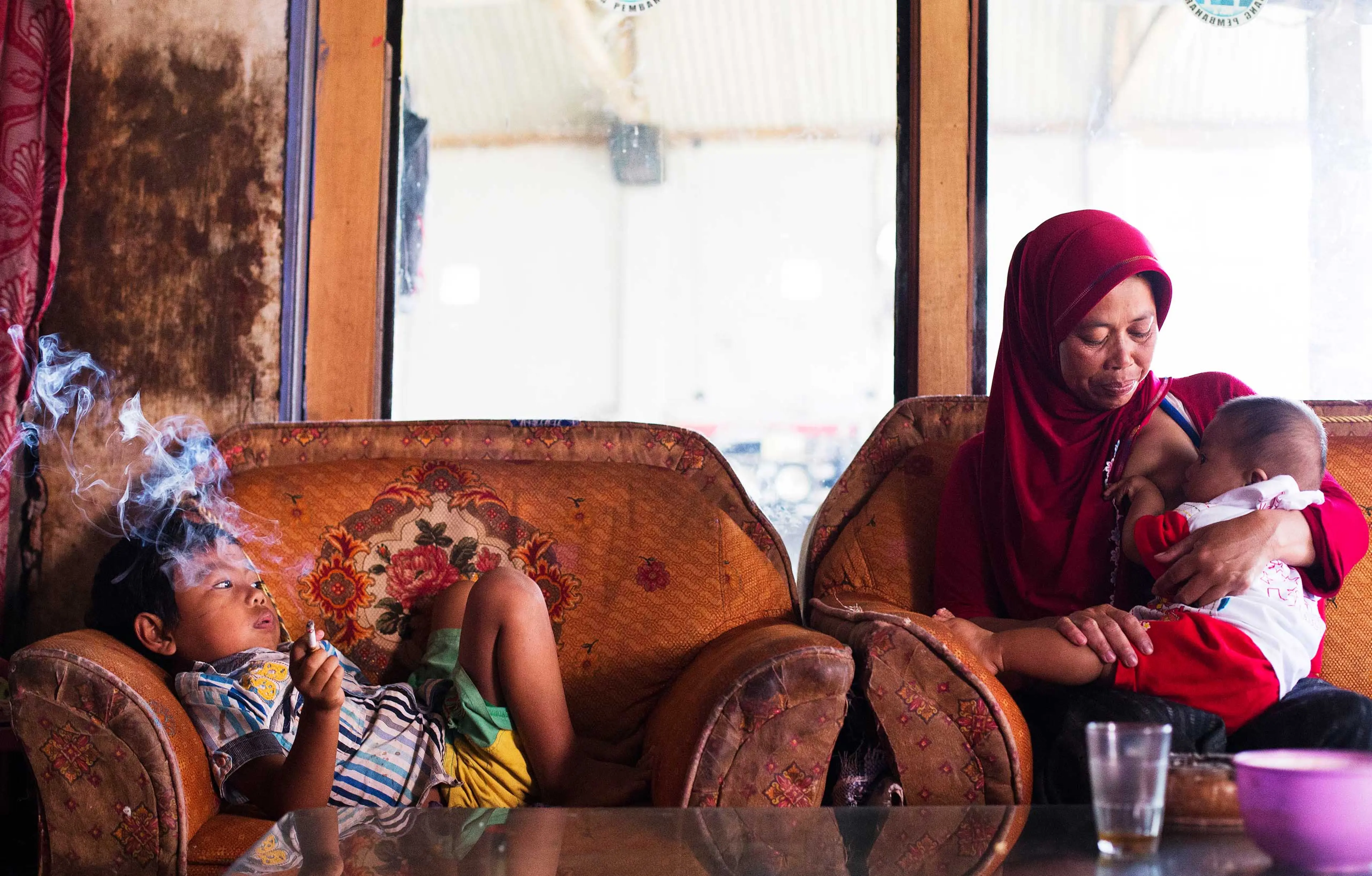two packs of cigarettes a day Marlboro Boys': Photographing Underage Smoking in Indonesia two packs of cigarettes a day Marlboro Boys': Photographing Underage Smoking in Indonesia