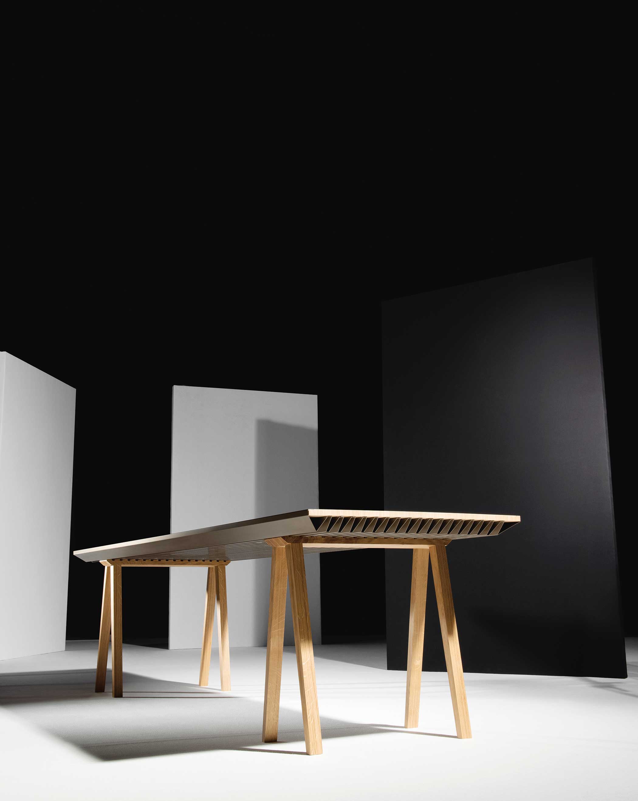 ZEF Climactic Table: This Zero Energy Table Cuts AC and Heating Costs