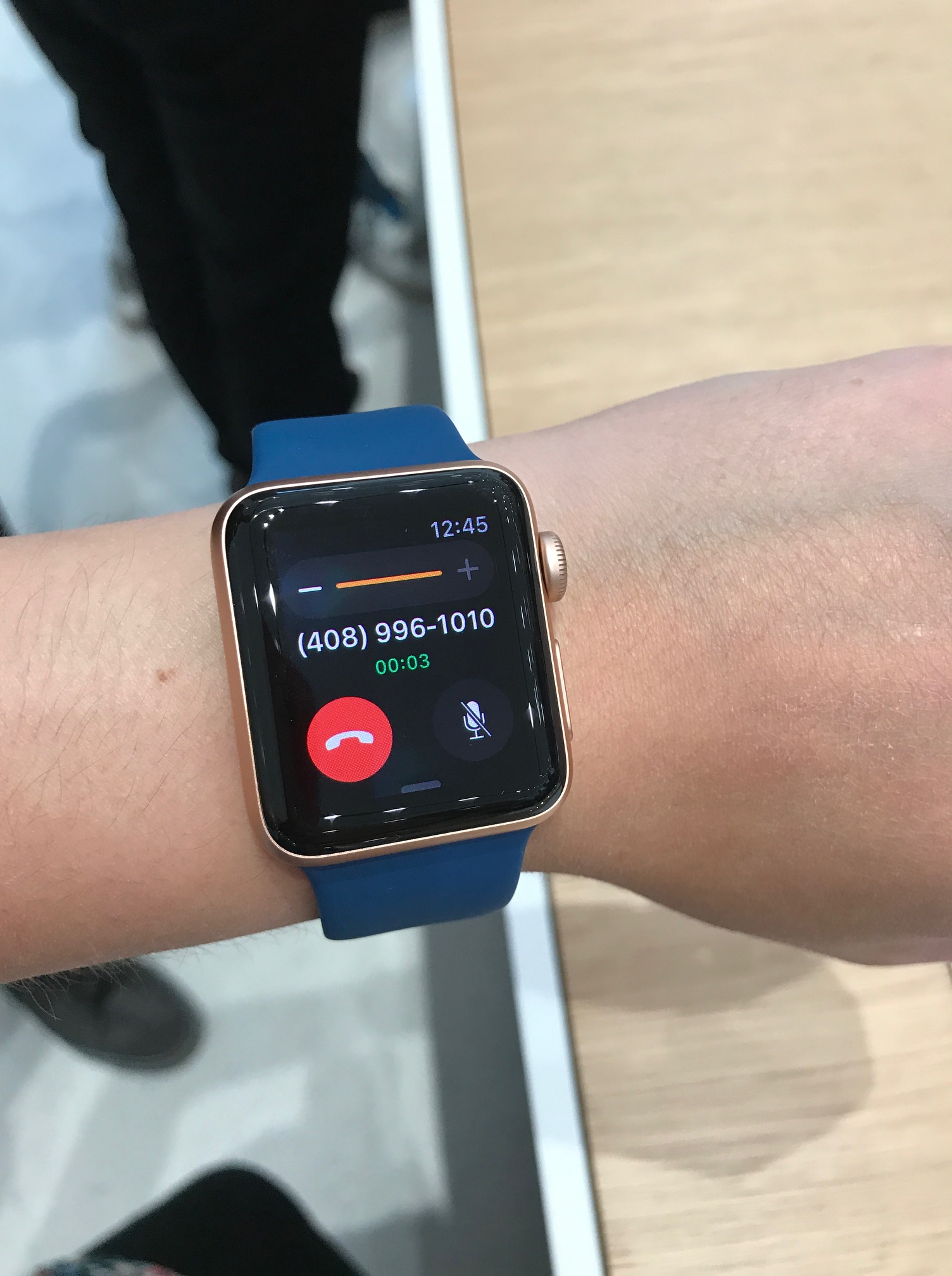 携帯電話/スマホ Apple Watch Series 3 Apple Watch Series 3は携帯電話通信機能を内蔵し、様々な新機能を搭載