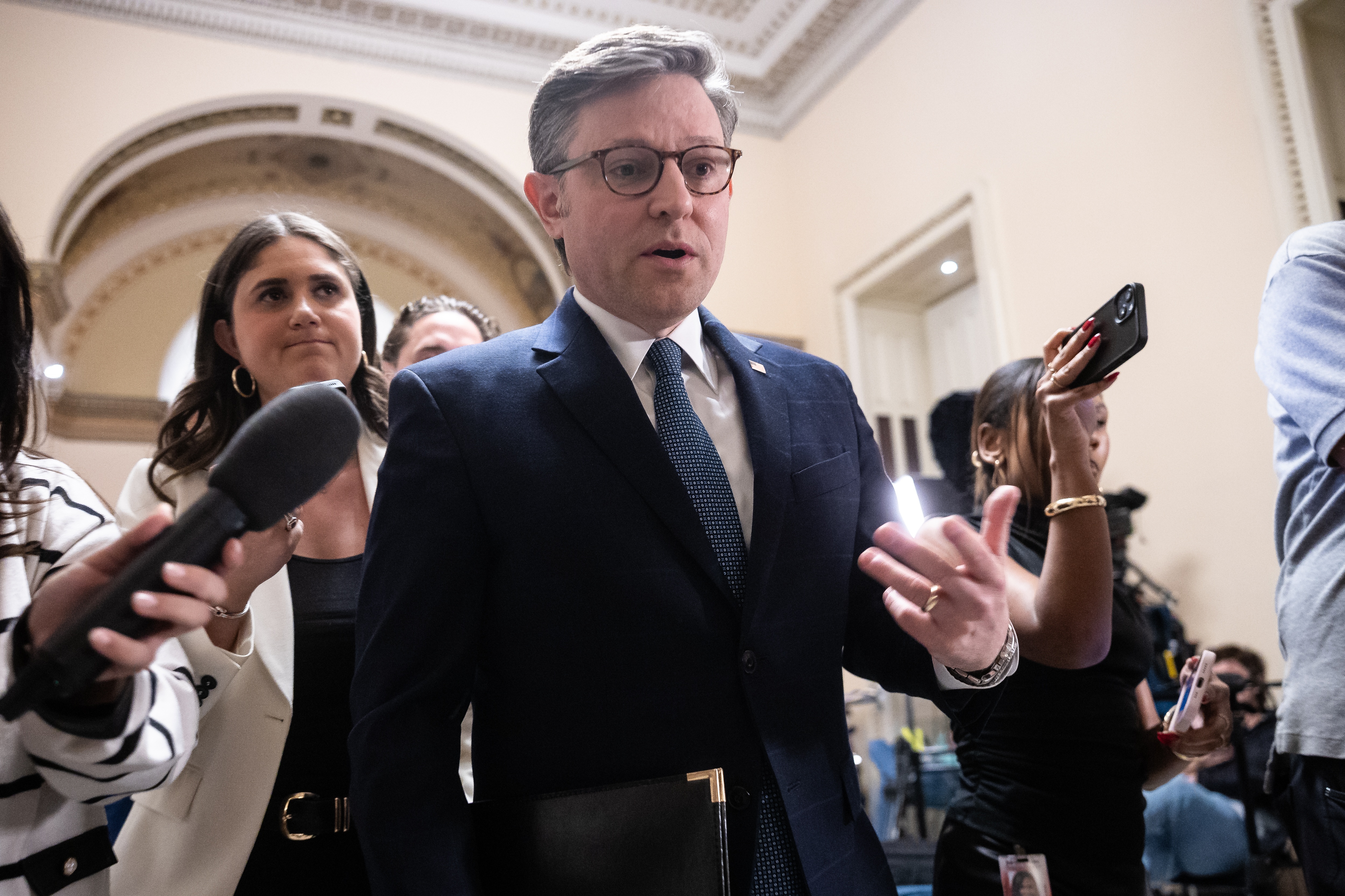 18 House Republicans Defy Party Leadership to Help Pass Pro-Ukraine Bill