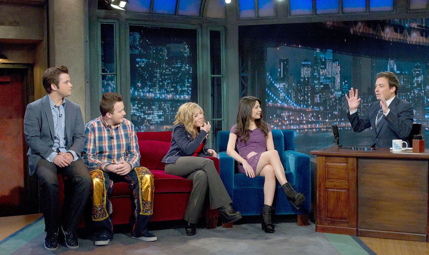 The cast of iCarly and Jimmy Fallon in a cross over episode of iCarly.