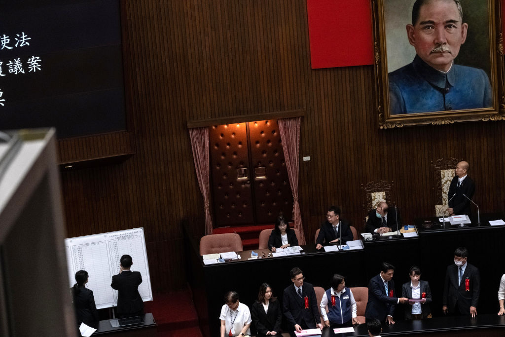 Taiwan Lawmakers Defy President With Vote to Expand Powers