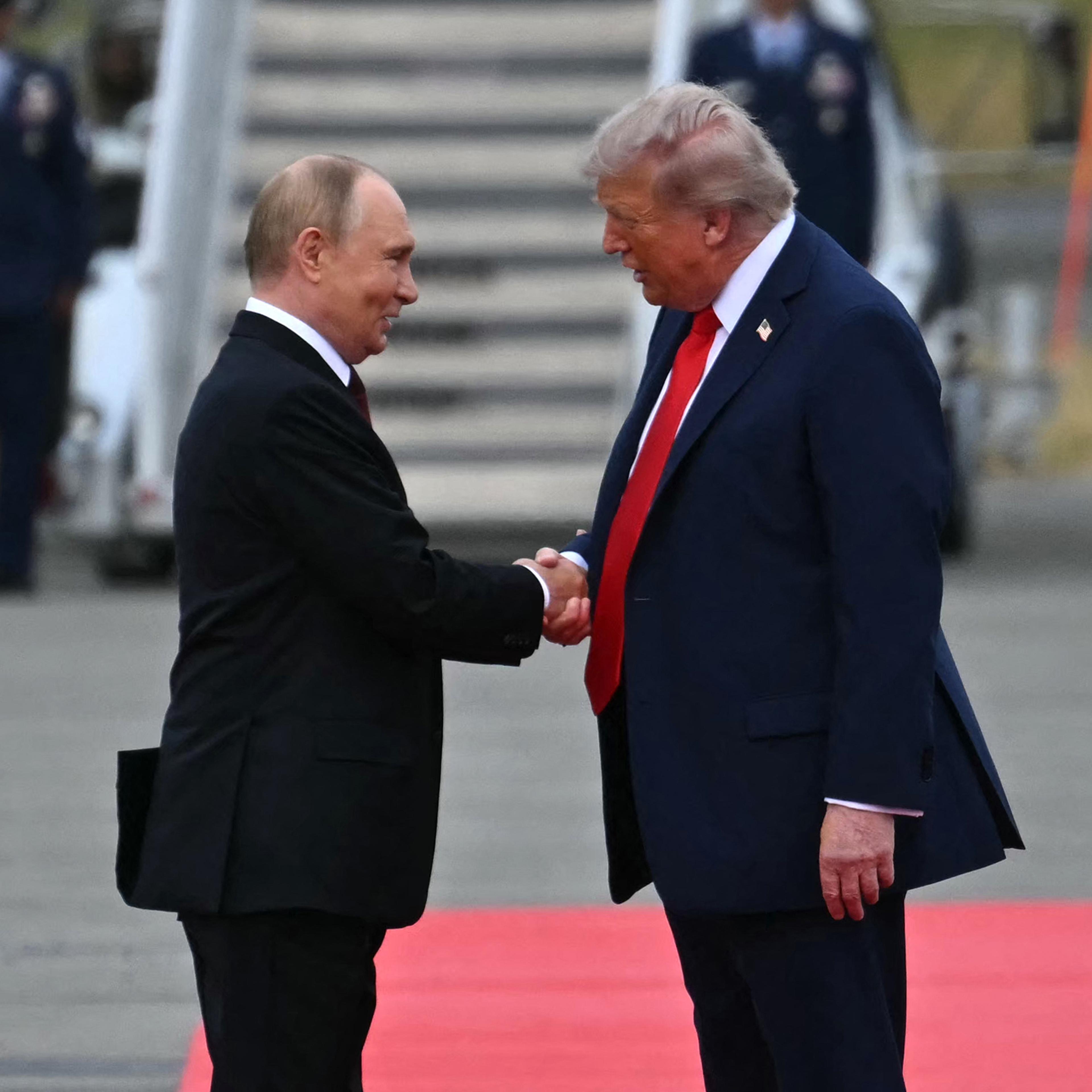 TOPSHOT-US-UKRAINE-RUSSIA-CONFLICT-SUMMIT-TRUMP-PUTIN