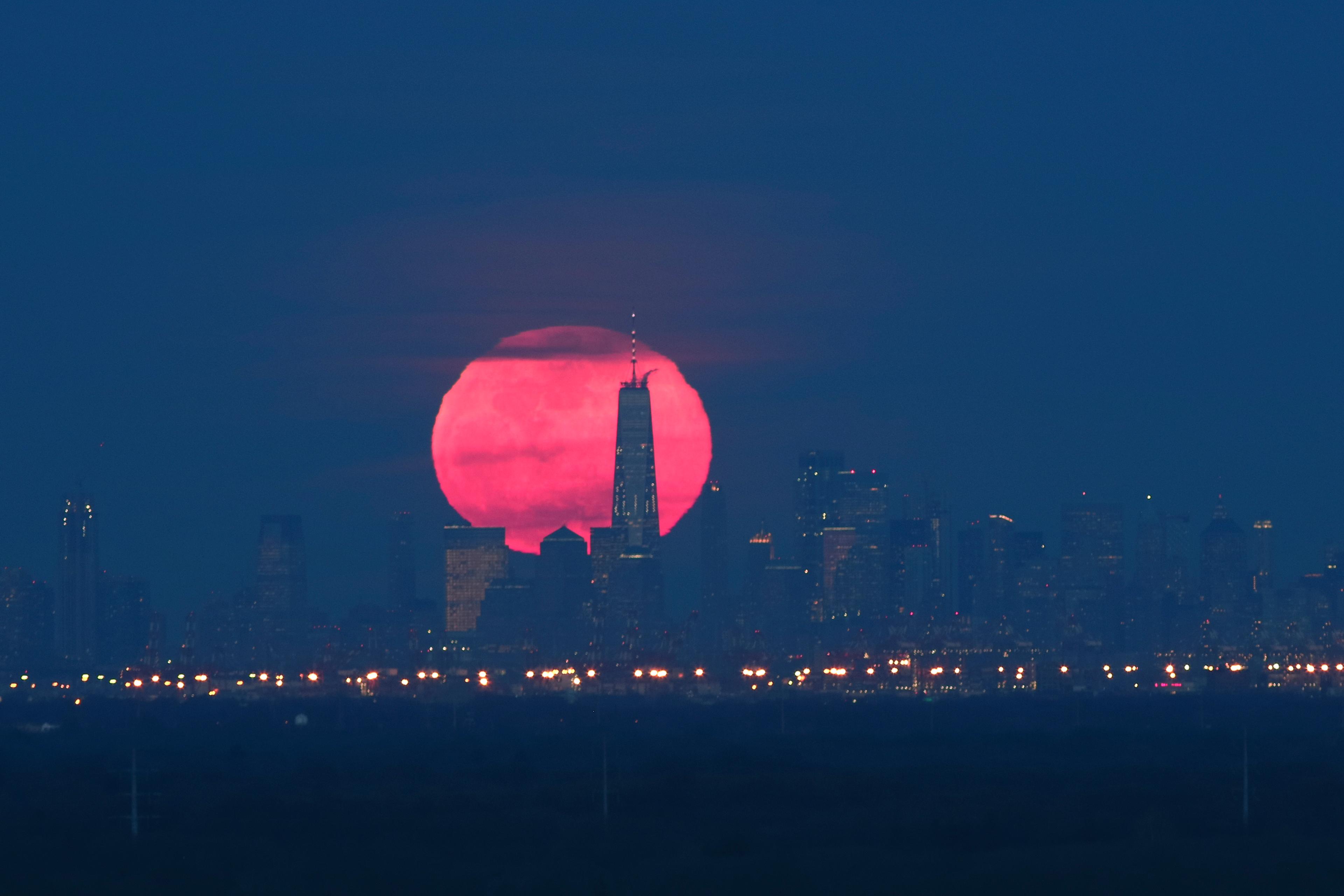 Brightest Super Moon Of The Year Lights Up New York City