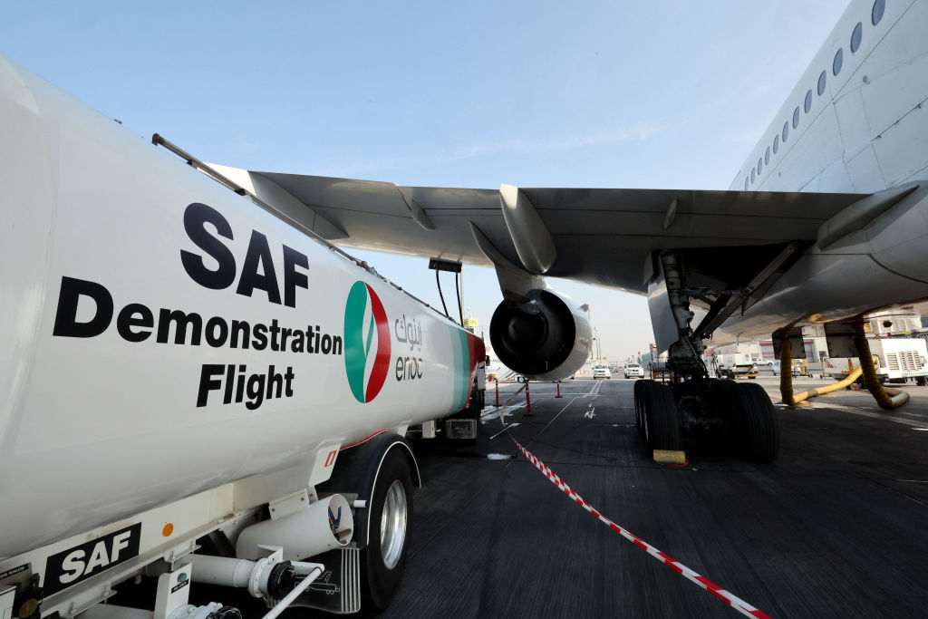 SAF fuel truck fueling a 777