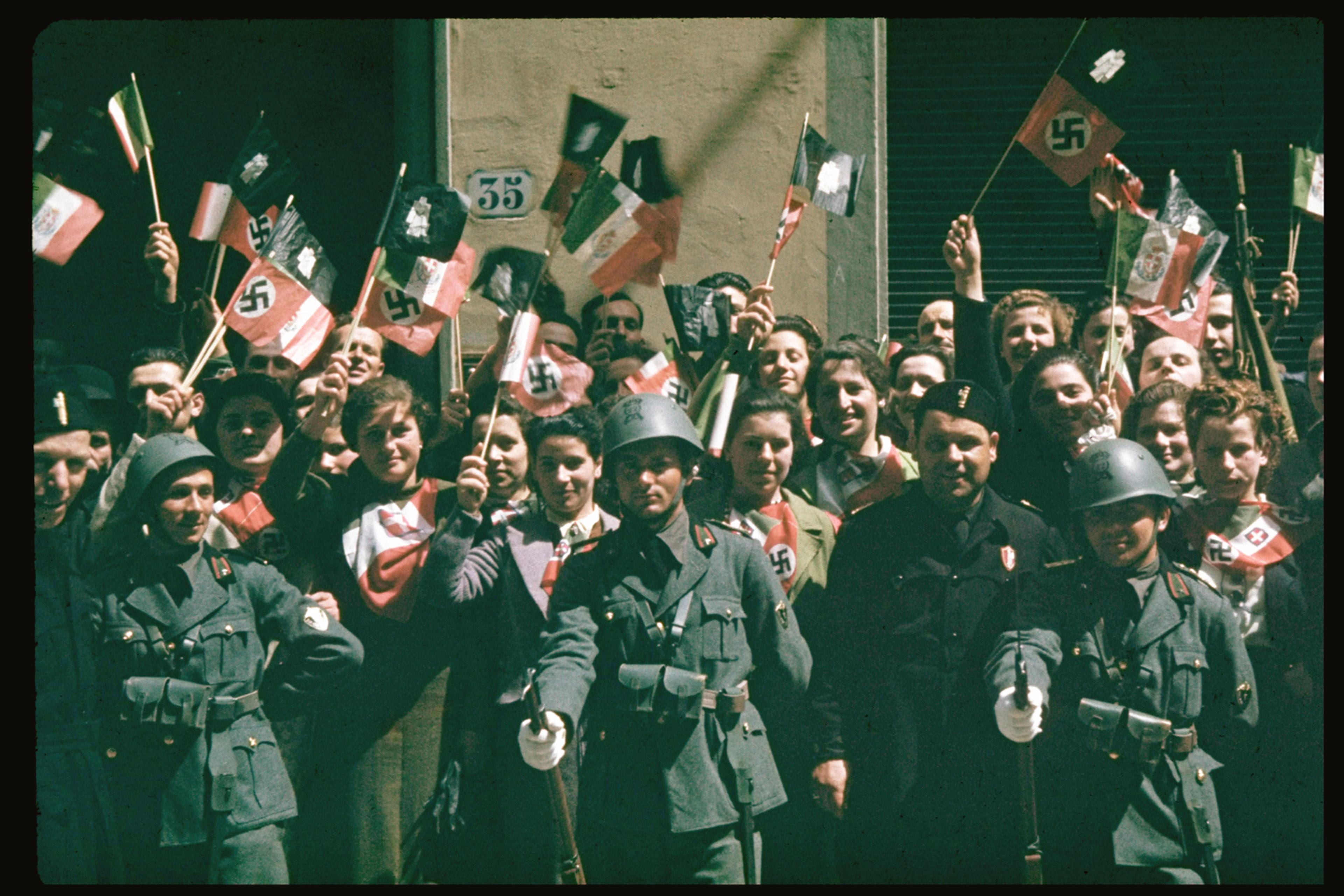 Adolf Hitler Among The Crowds Color Photos Of The Fuhrer s Fans adolf-hitler-among-the-crowds-color-photos-of-the-fuhrer-s-fans
