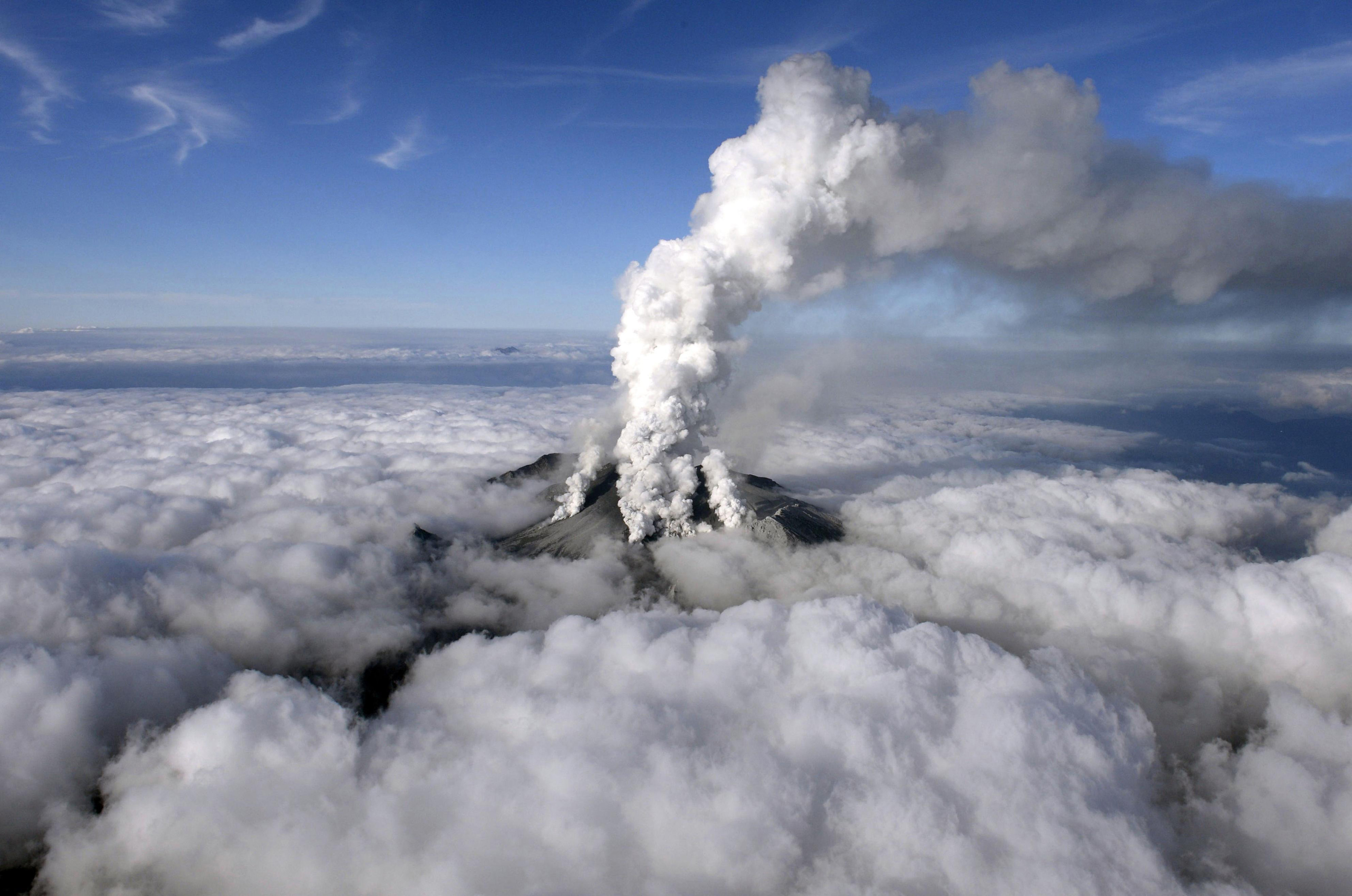 japan-volcano-ontake.jpg?
