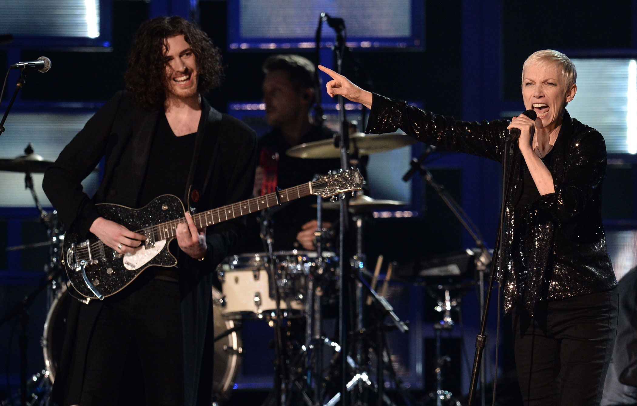 Grammy Awards 2015: Annie Lennox and Hozier Do 'I Put a Spell On You'