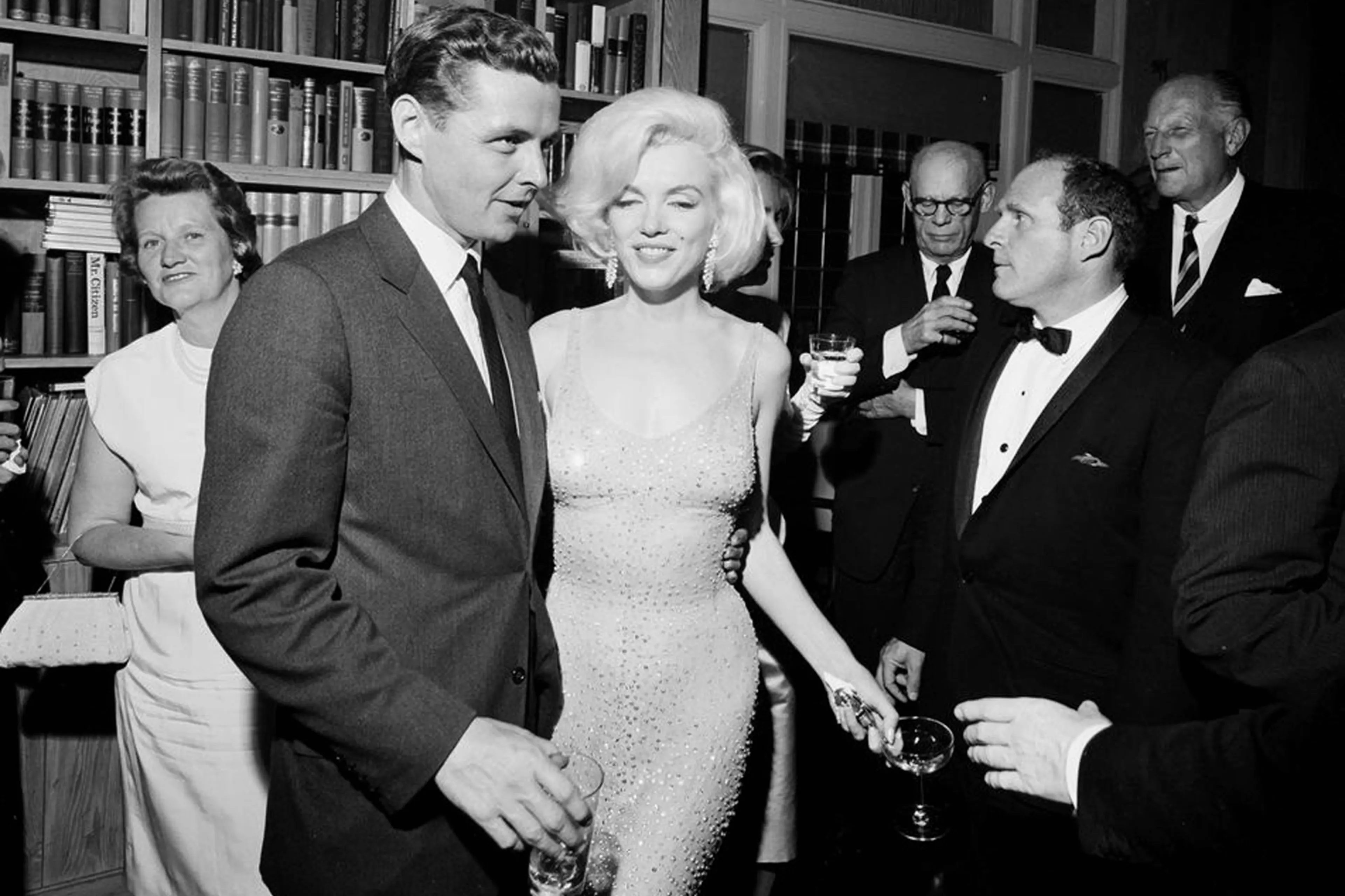 Marilyn Monroe Dress Auctioned At Record-Breaking Price Marilyn Monroe Dress Auctioned At Record-Breaking Price