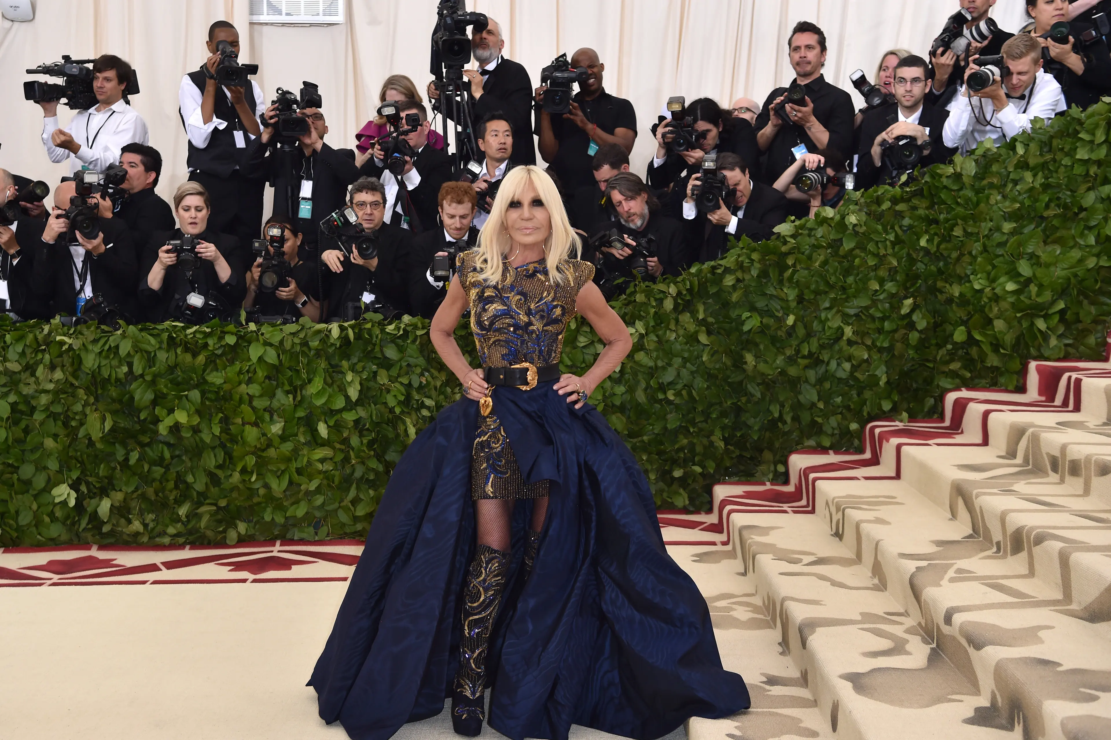 Donatella Versace Commands 2018 Met Gala Red Carpet Donatella Versace Commands 2018 Met Gala Red Carpet