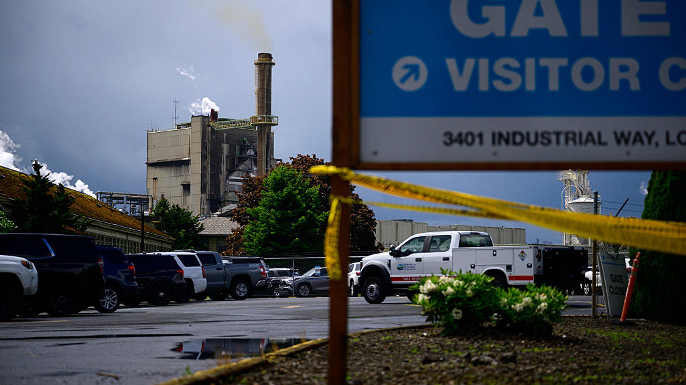 Back-to-Back Chemical Disasters Strike as Trump Seeks to Roll Back Safety Rules Back-to-Back Chemical Disasters Strike as Trump Seeks to Roll Back Safety Rules