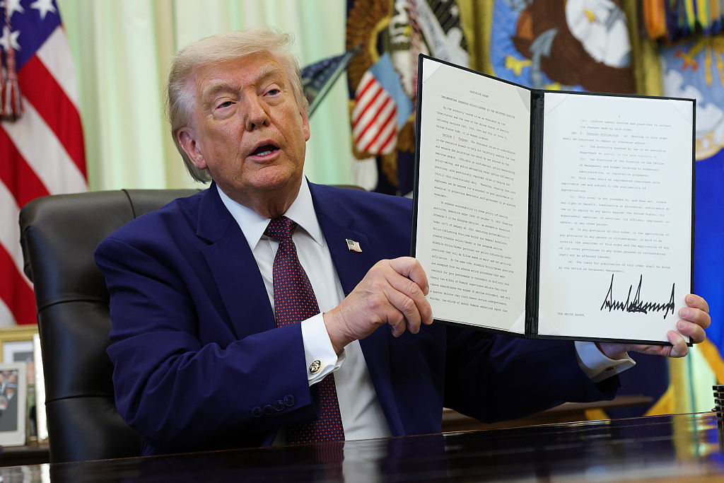 Trump Makes It Easier to Fire Thousands of Federal Workers