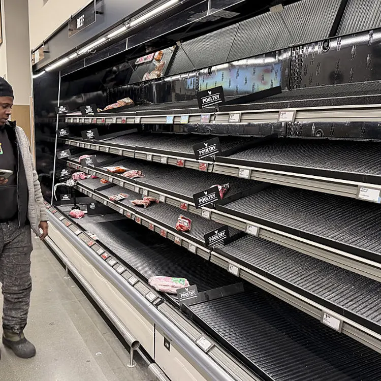 Shoppers stock up as severe winter weather approaches U.S.
