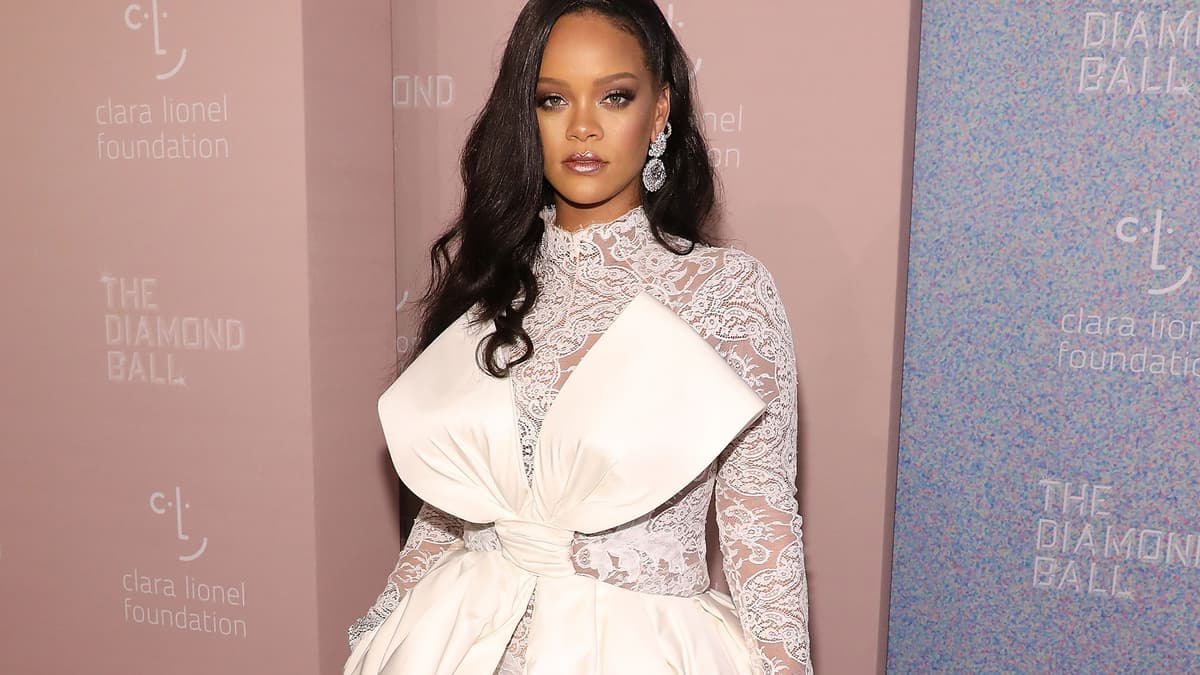 Rihanna Wears Dramatic Bow Dress to 2018 Diamond Ball in NYC Rihanna Wears Dramatic Bow Dress to 2018 Diamond Ball in NYC