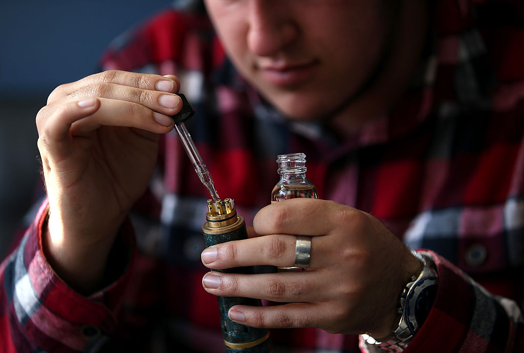 vape für hasch Is Vaping Marijuana Safe? Questions After E-Cigarette Deaths