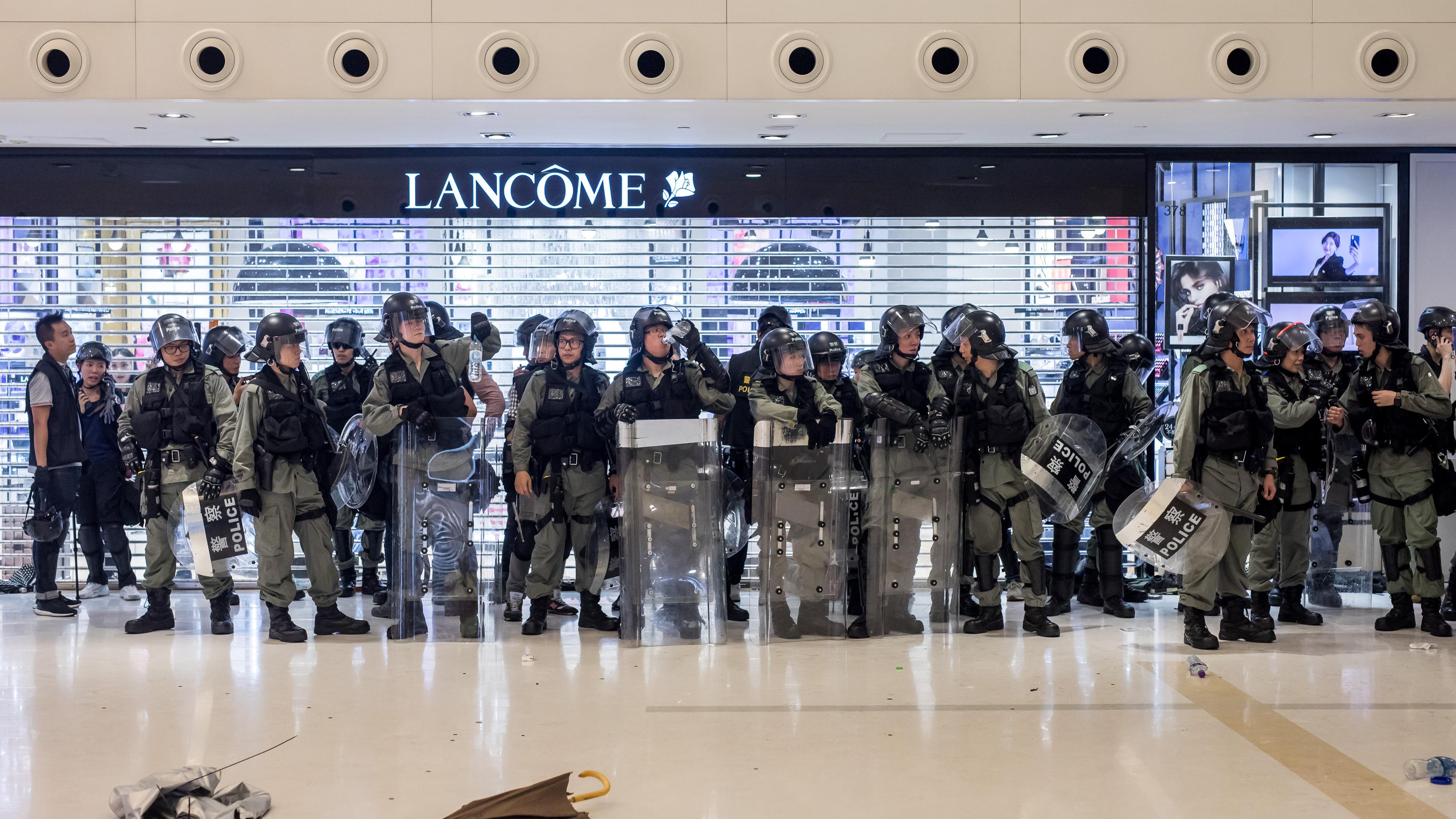 Hong Kong Groups Continue Protest of Extradition Bill With March In Shatin