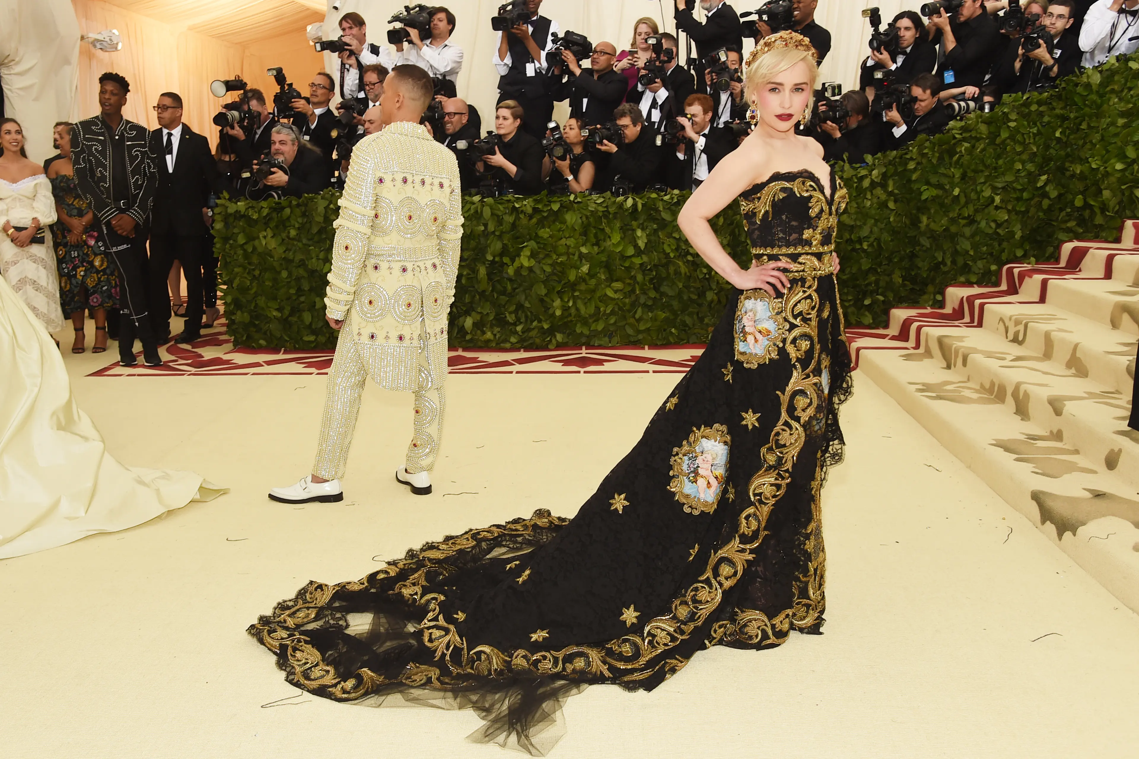 Emilia Clarke Stuns the 2018 Met Gala Like a Dragon Queen Emilia Clarke Stuns the 2018 Met Gala Like a Dragon Queen