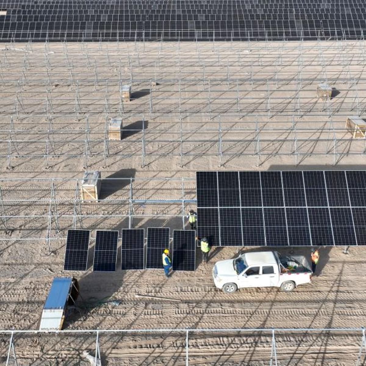 500MW Jinta Huisheng Solar Farm Under Construction In Gansu