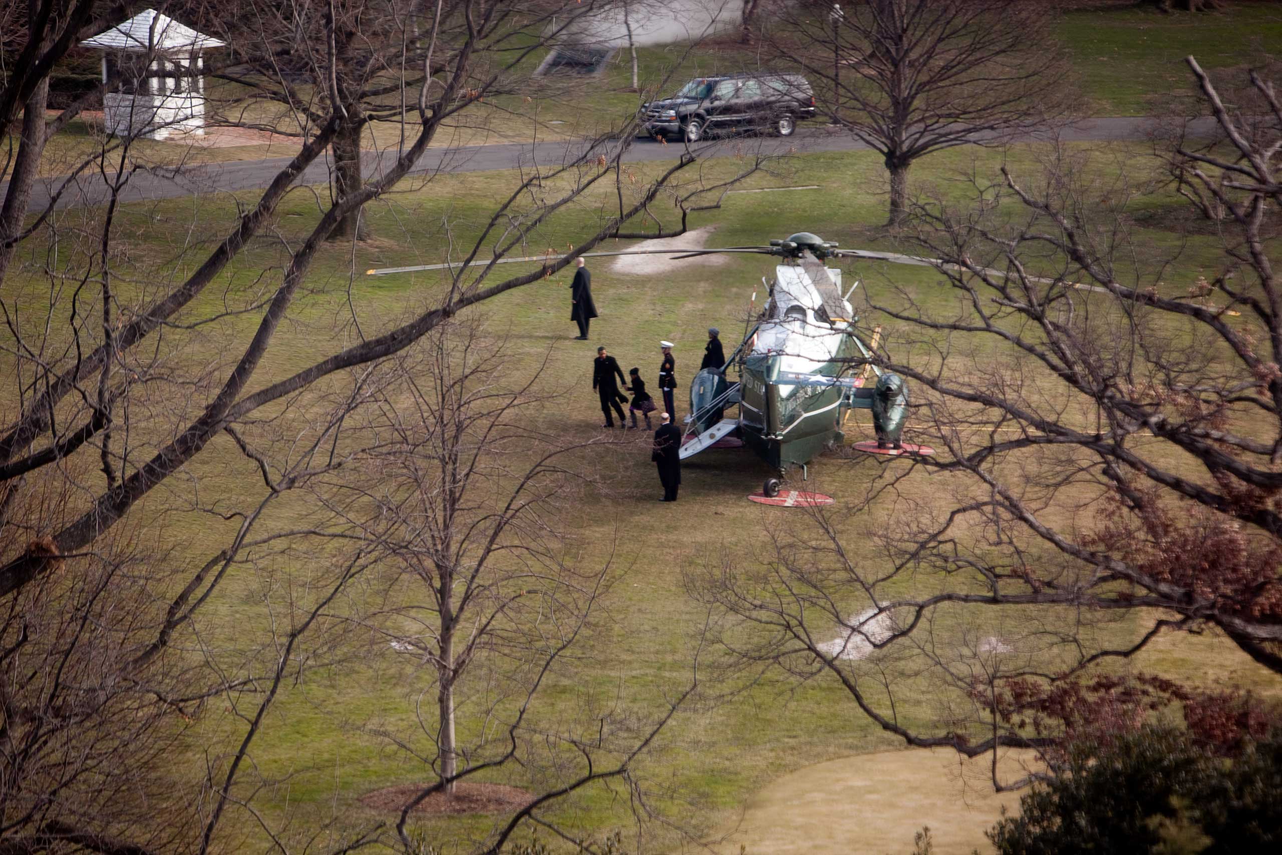 President Barack Obama holds hands with daughter, Sasha, as they walk away from Marine One on the South Lawn of the White House after arriving home from their vacation in Hawaii, January 4, 2010. (Official White House Photo by Lawrence Jackson)This offic