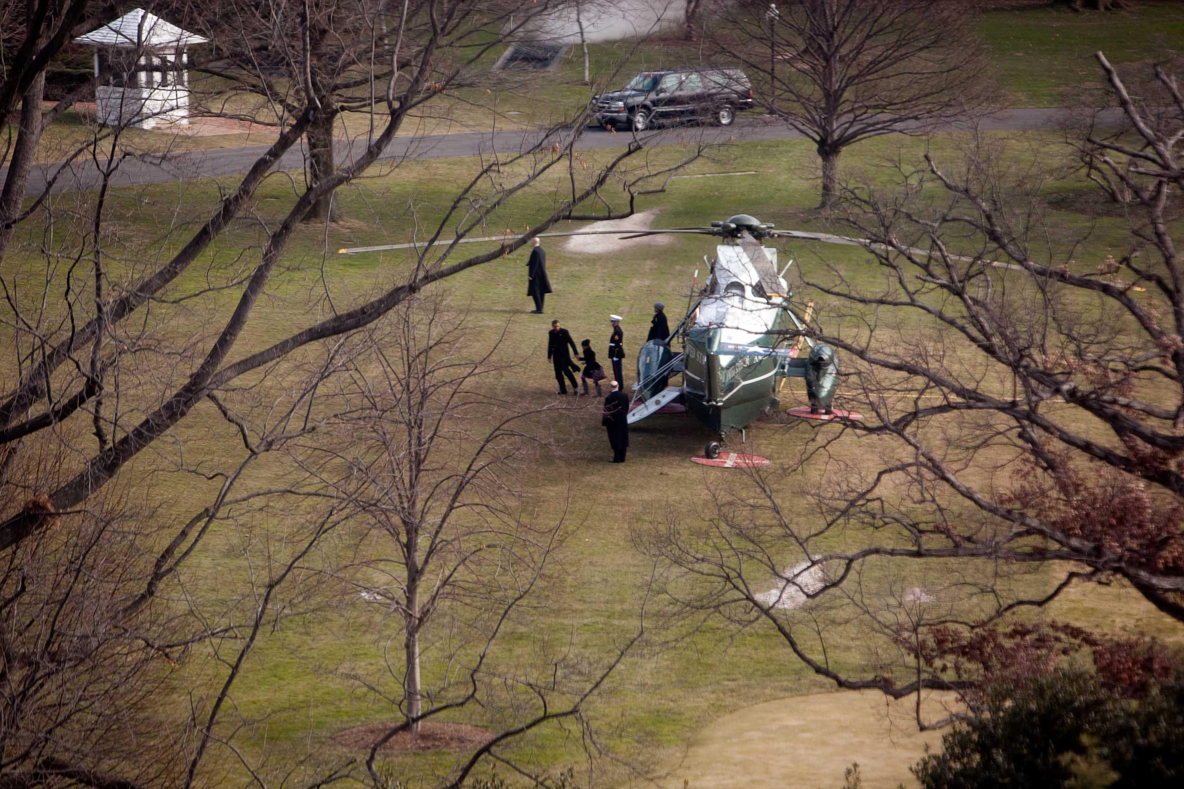 President Barack Obama holds hands with daughter, Sasha, as they walk away from Marine One on the South Lawn of the White House after arriving home from their vacation in Hawaii, January 4, 2010. (Official White House Photo by Lawrence Jackson)This offic